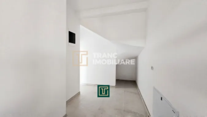 Jumătate de duplex nou cu 4 camere in Vladimirescu