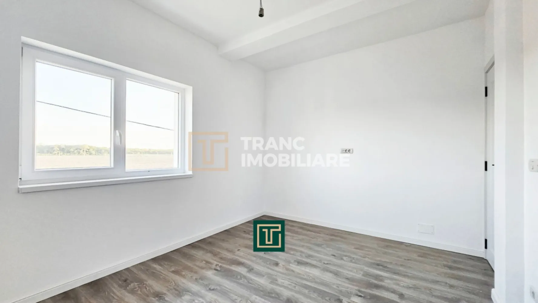 Jumătate de duplex nou cu 4 camere in Vladimirescu