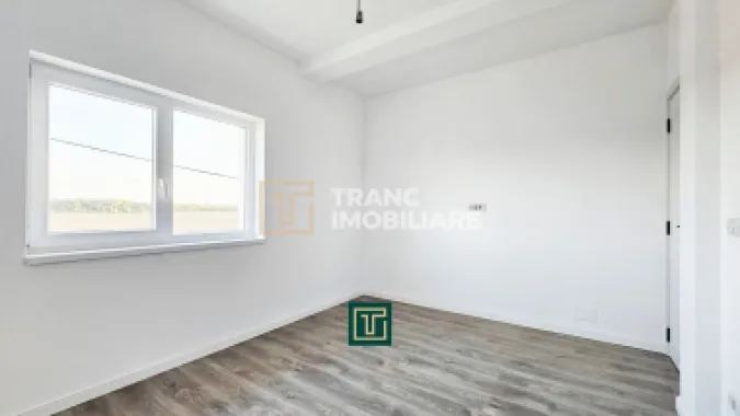 Jumătate de duplex nou cu 4 camere in Vladimirescu