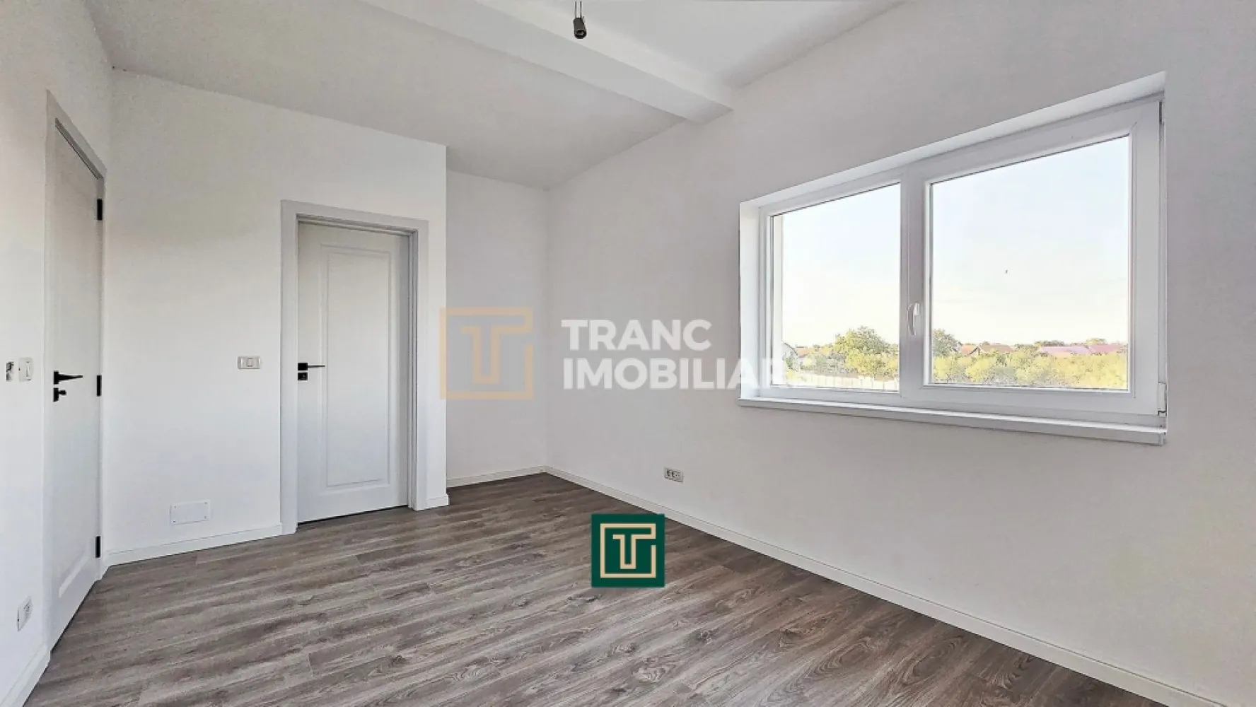 Jumătate de duplex nou cu 4 camere in Vladimirescu