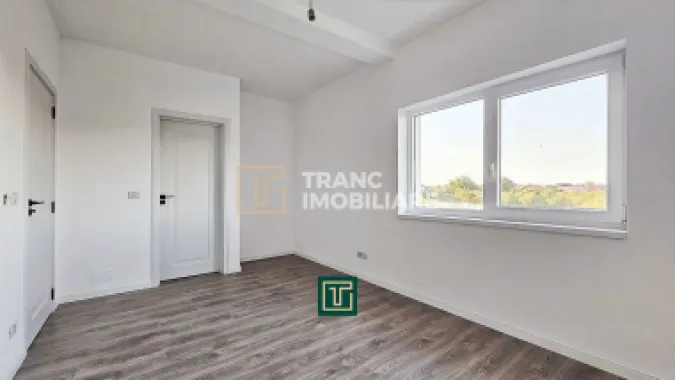 Jumătate de duplex nou cu 4 camere in Vladimirescu