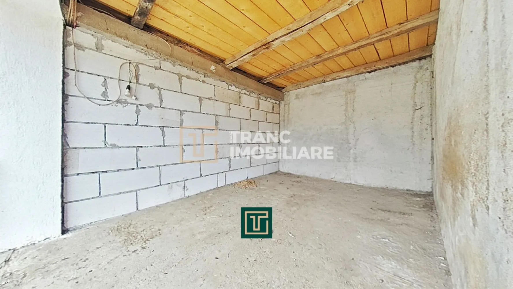 Casă de vânzare cu 4 camere în Zăbrani, teren 578 mp, front generos