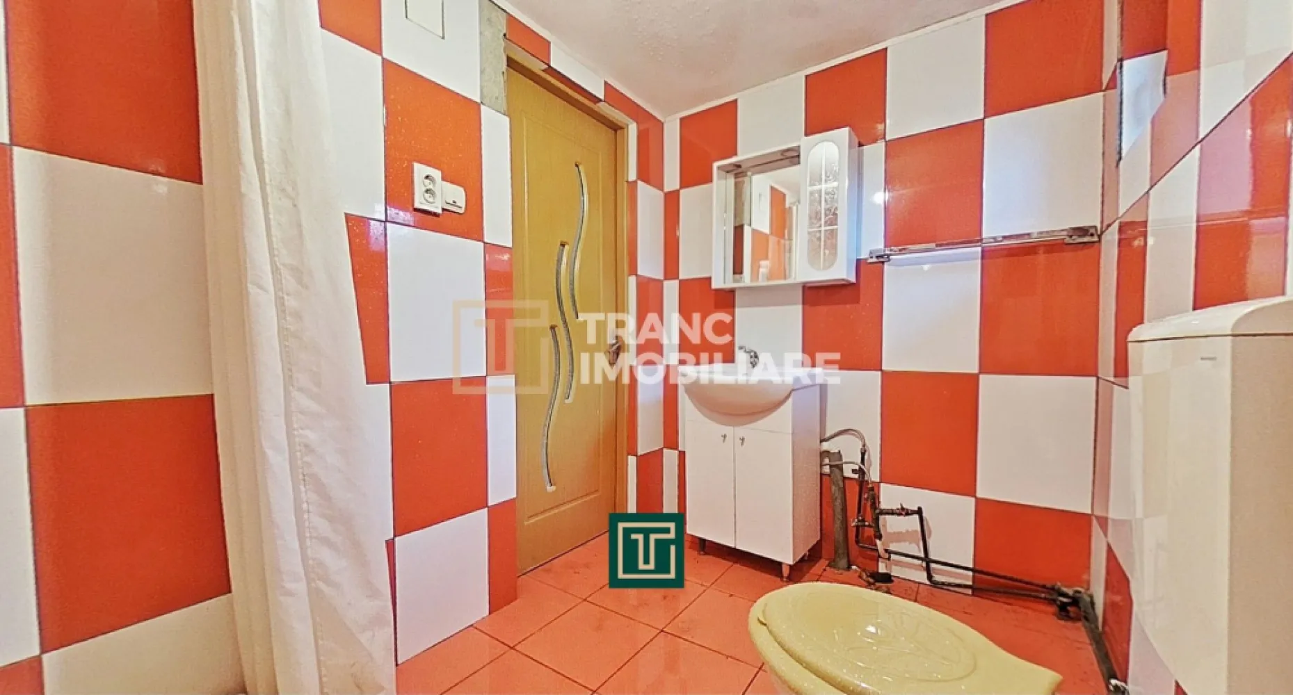Casă de vânzare cu 4 camere în Zăbrani, teren 578 mp, front generos