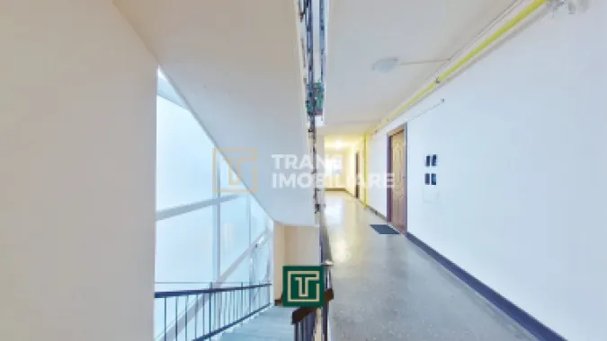 Garsonieră decomandata la 500 m de AFi si Atrium la etajul 3