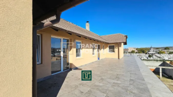 Proprietate multifunctionala - teren generos, cladire si hala in Lugoj