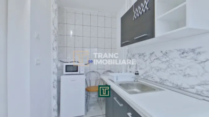 Garsonieră de închiriat – ideală pentru birou, acces din stradă, zonă Podgoria