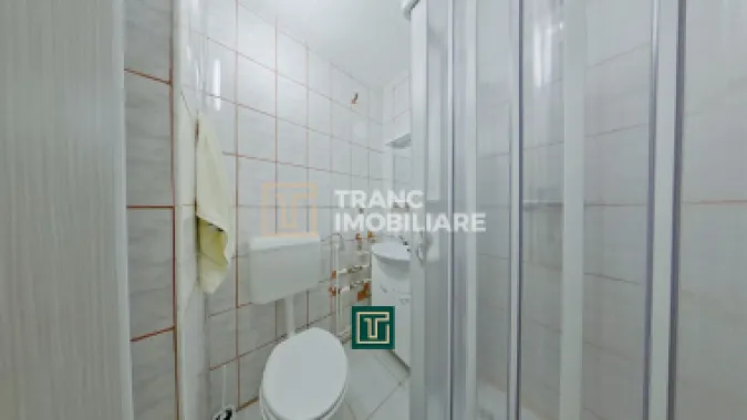 Garsonieră de închiriat – ideală pentru birou, acces din stradă, zonă Podgoria