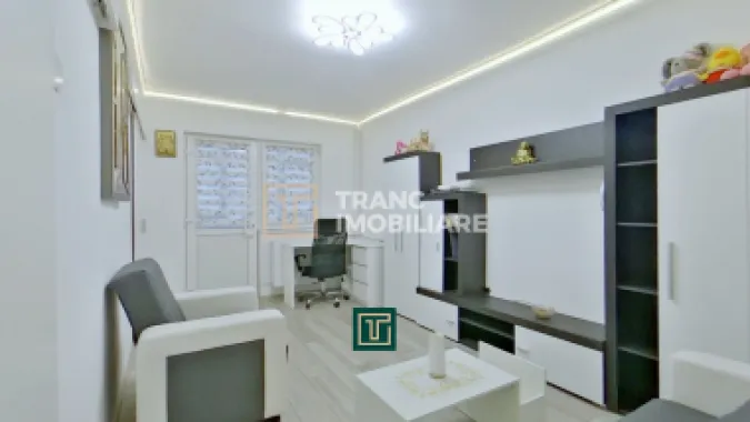 Garsonieră de închiriat – ideală pentru birou, acces din stradă, zonă Podgoria