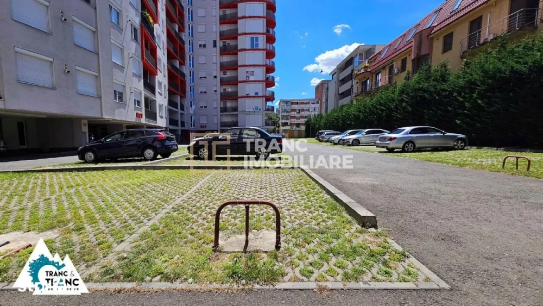 Parcare privata, ingradita, la blocurile Ared din Micalaca - Cauți un loc de parcare în Micalaca?

Îți oferim oportunitatea de a achiziționa un loc de parcare în curtea privată a Blocului Ared din Arad, la un preț extrem de competitiv.

În preț este inclus accesul securizat prin poartă acționată electric, astfel încât mașina ta să fie în deplină siguranță. Curtea este supravegheată video, cu camere amplasate în întreaga zonă, oferind un plus de confort și protecție.

Alege siguranța și confortul unui loc de parcare propriu, fără grija locurilor ocupate sau a lipsei de spațiu.

Contactează-ne pentru mai multe detalii și asigură-ți locul de parcare!
