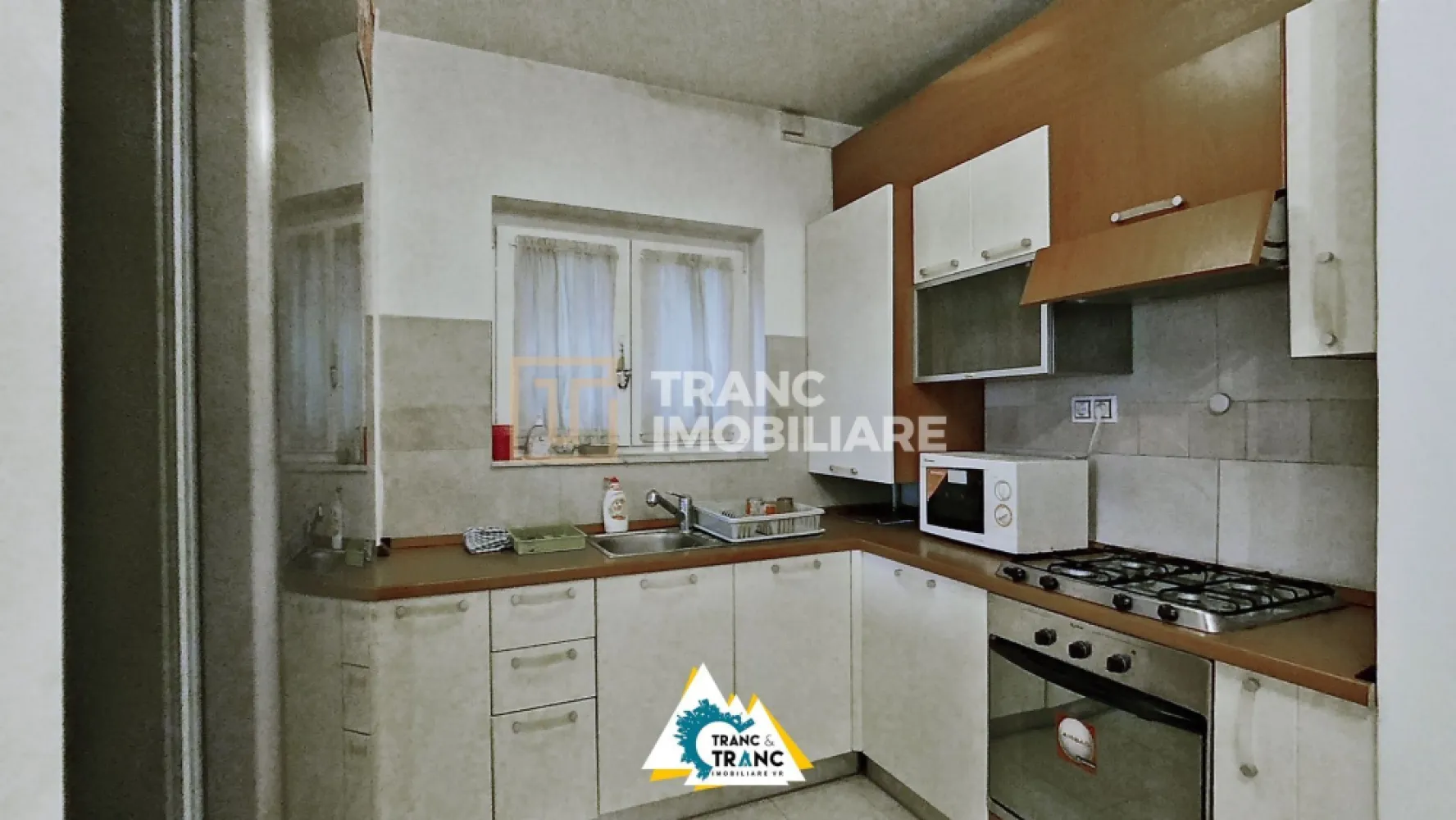 Apartament primitor si spatios cu 2 camere în Subcetate