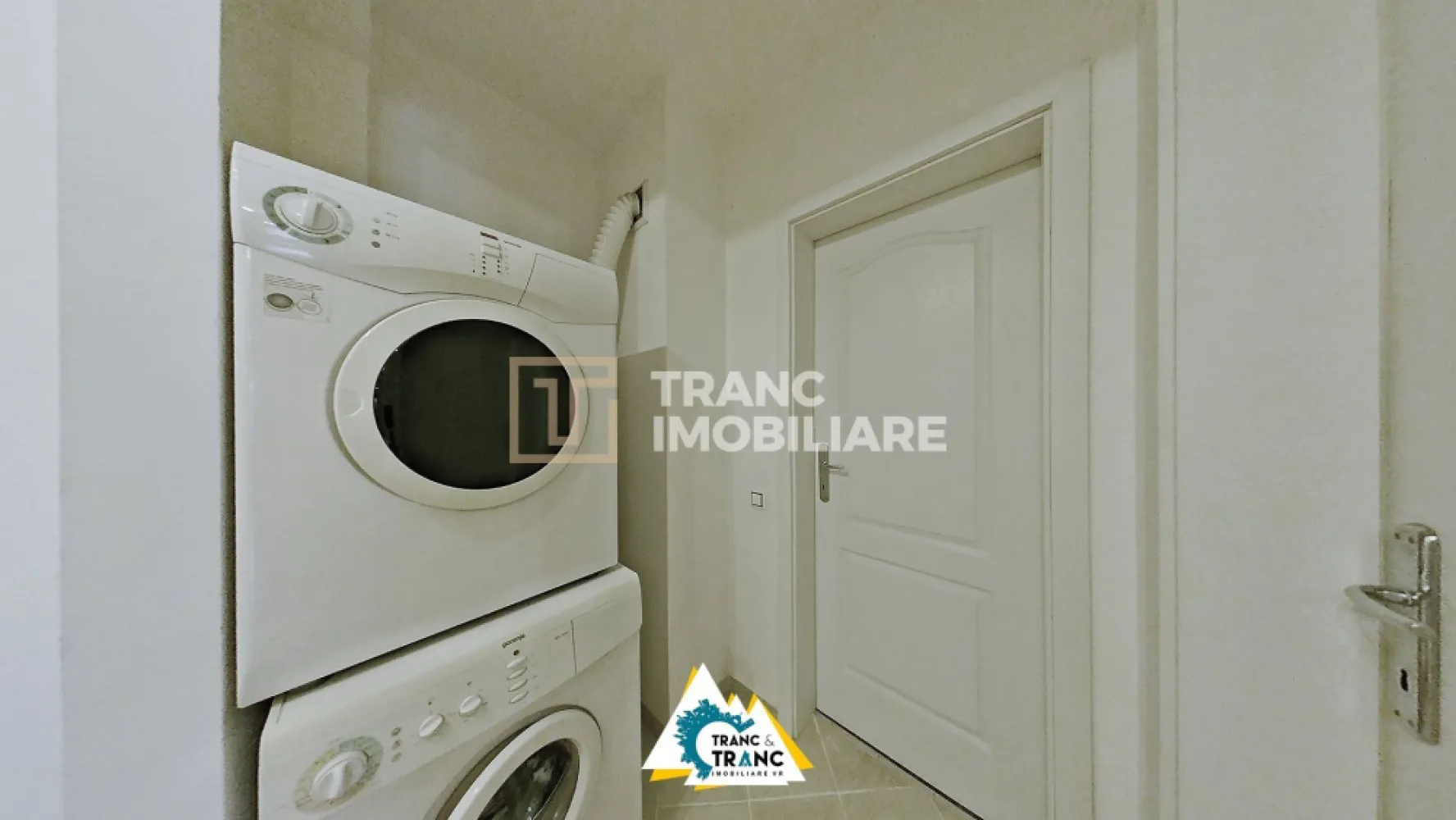 Apartament primitor si spatios cu 2 camere în Subcetate
