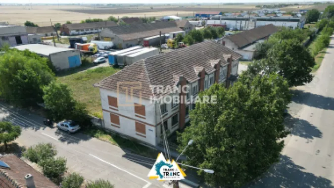Clădire împunătoare de 540 mp pe 2 nivele în Sânnicolau Mic