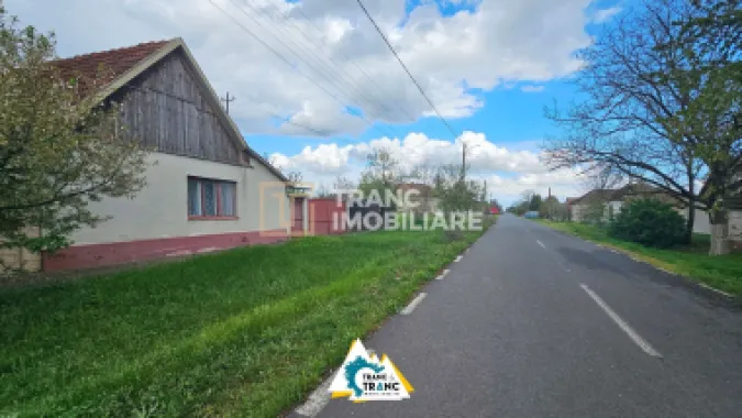 Casă cu 2 camere în stil tradițional, în Iratoșu
