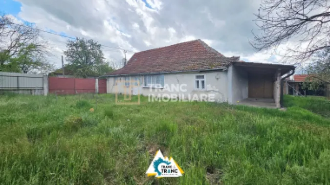Casă cu 2 camere în stil tradițional, în Iratoșu