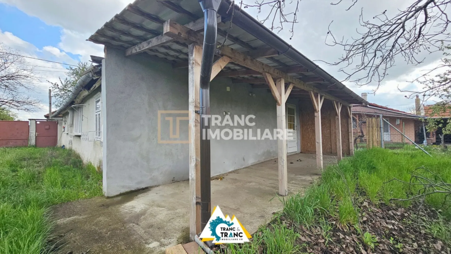 Casă cu 2 camere în stil tradițional, în Iratoșu