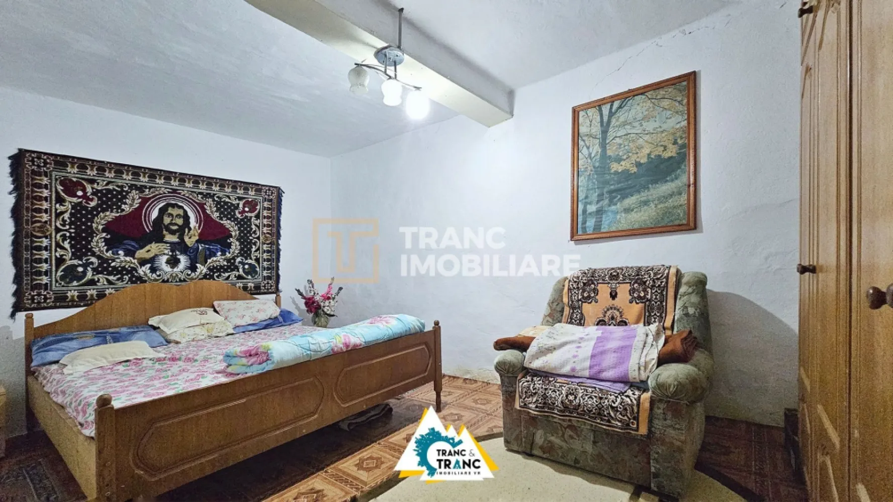 Casă cu 2 camere în stil tradițional, în Iratoșu