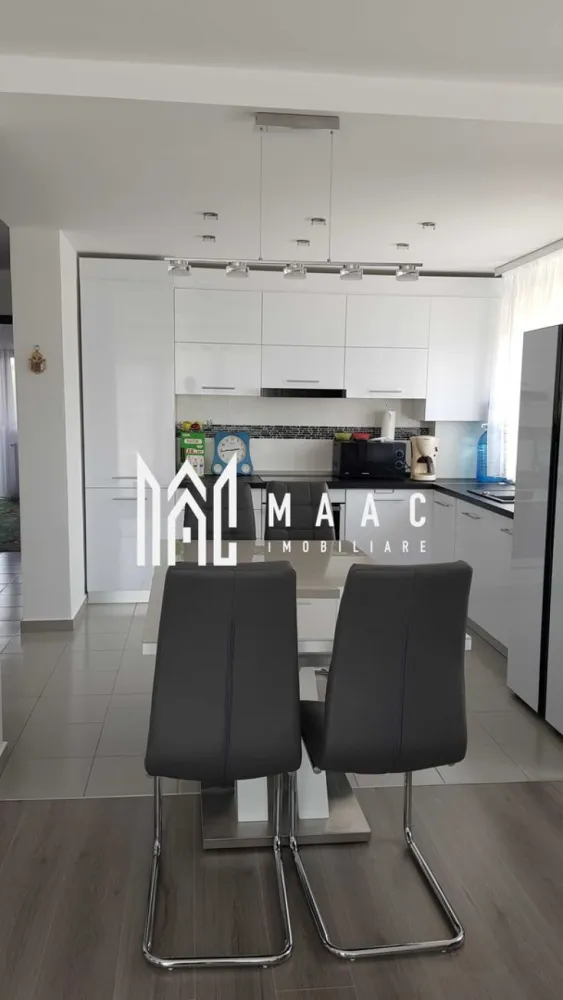 Apartament | 3 Camere | 70 Mp| Terasa deasupra apartamentului | - MAAC Imobiliare vă propune spre vânzare un apartament modern, compus din 2 dormitoare, 2 băi, un living generos, open space cu bucătăria (~70 m²), și o terasă impresionantă, situată deasupra apartamentului, cu o suprafață totală de aproximativ 70 m². Dintre aceștia, 30 m² sunt închiși și amenajați ca living și bucătărie suplimentară, iar restul de 40 m² constituie o terasă liberă, ideală pentru relaxare sau activități în aer liber. Apartamentul se vinde complet mobilat și utilat, oferind un confort deosebit într-o locație liniștită și accesibilă. Pentru mai multe detalii, vă rugăm să ne contactați:CP2311791 }}