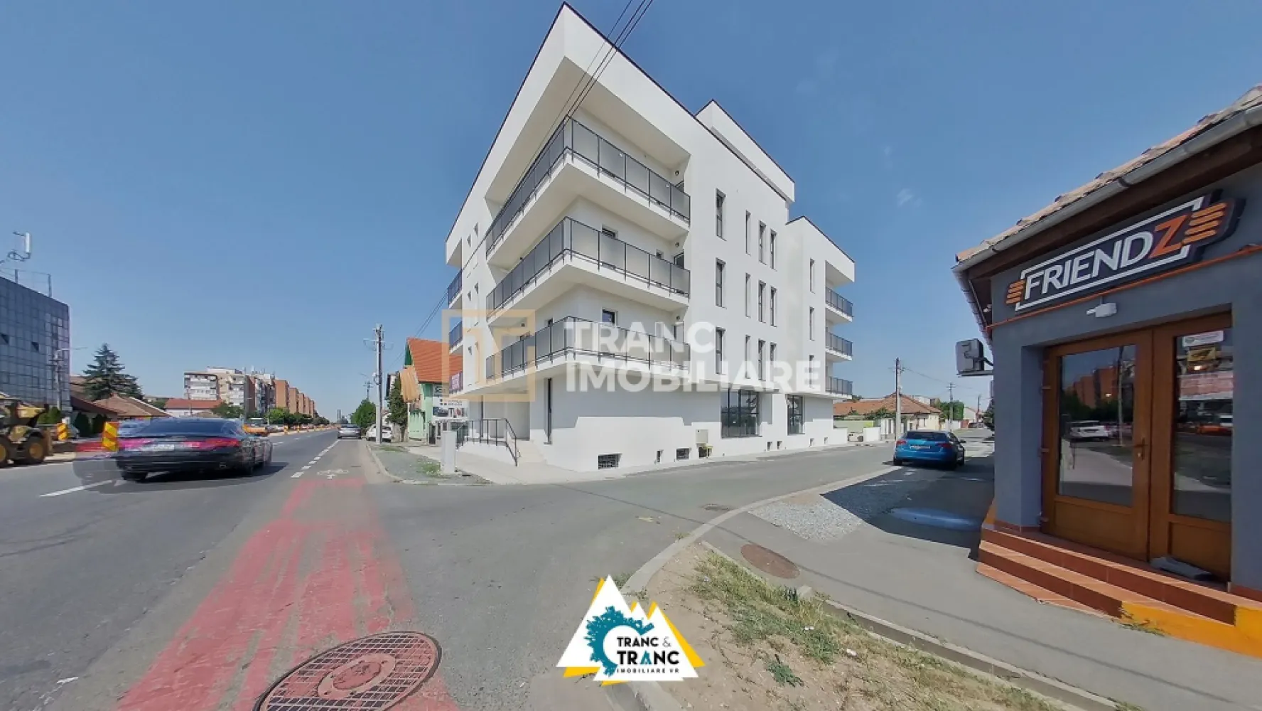 Spațiu comercial nou, de 200 mp, la prima inchiriere, pe Calea Radnei - Acum va puteti dezvolta afacerea la cele mai înalte standarde închiriind un spațiu comercial de excepție, recent achiziționat, disponibil în exclusivitate la Agenția Tranc Imobiliare. Spațiul este pozitionat strategic vis-a-vis de benzinăria Rompetrol, pe una dintre cele mai circulate artere din Arad. 

Acest spațiu modern si versatil, va garanteaza succesul afacerii dvs, unde angajatii și clienții vor avea ocazia să trăiască una dintre cele mai memorabile experiențe, imediat după ce a trecut pragul noului spațiu. Vorbim despre o spațiu comercial cu 2 fronturi stradale, aflat într-un bloc cu 4 etaje, finalizat în 2025, cu o vizibilitate extraordinară și cu toate dotările pe care vi le-ați putea dori pentru a vă dezvolta în cele mai bune condiții business-ul.

Ce vă oferă acest spațiu:
Suprafață generoasă: 200 mp open-space – întreg nivelul blocului, fără compartimentări, pe care îl puteți amenaja exact cum aveți nevoie
Front stradal de 37 ml
3 intrări existente + posibilitatea unui al 4-lea acces
Geamuri vitrate mari pentru expunere și vizibilitate maxim
Acces pentru persoane cu dizabilități.
Încălzire în pardoseală, centrală pe gaz și toate utilitățile incluse
Baie și spațiu de depozitare
Izolație exterioară de 10 cm – eficiență energetică sporită
Terasă de 10 mp – perfectă pentru un colț de relaxare sau zonă de servire
Parcare privată: 4 locuri cu acces prin barieră + alte 10 locuri disponibile în fața și lateralul blocului

Facilități complete în zonă:
Stație de tramvai la câțiva pași supermarketuri și magazine de proximitate, bănci, farmacii și benzinărie, cafenele și restaurante, piață agroalimentară cu flux constant de oameni, școli și grădinițe, trafic auto zilnic intens, salone de coafură și înfrumusețare, acces ușor atât pentru clienți, cât și pentru angajați.

Potrivit pentru clinici medicale, centre de recuperare, farmacie, showroom (mobilier, IT, auto, electrocasnice, fashion), birouri sau sediu central de firmă, bancă sau agenție de asigurări, salon de înfrumusețare, spa, sala de fitness, wellness, cafenea, cofetărie, restaurant modern, supermarket sau magazin de proximitate.

 De ce merită să îl vedeți:
Este un spațiu cu vizibilitate extraordinară, trafic intens și accesibilitate excelentă, pregătit să devină motorul dezvoltării afacerii dvs. Flexibilitatea în compartimentare și toate facilitățile zonei îl fac potrivit pentru aproape orice domeniu.

Sunați acum și programați o vizionare!
Descoperiți cum arată viitorul businessului dvs pe Calea Radnei.

La valoarea chiriei afisate se adauga TVA