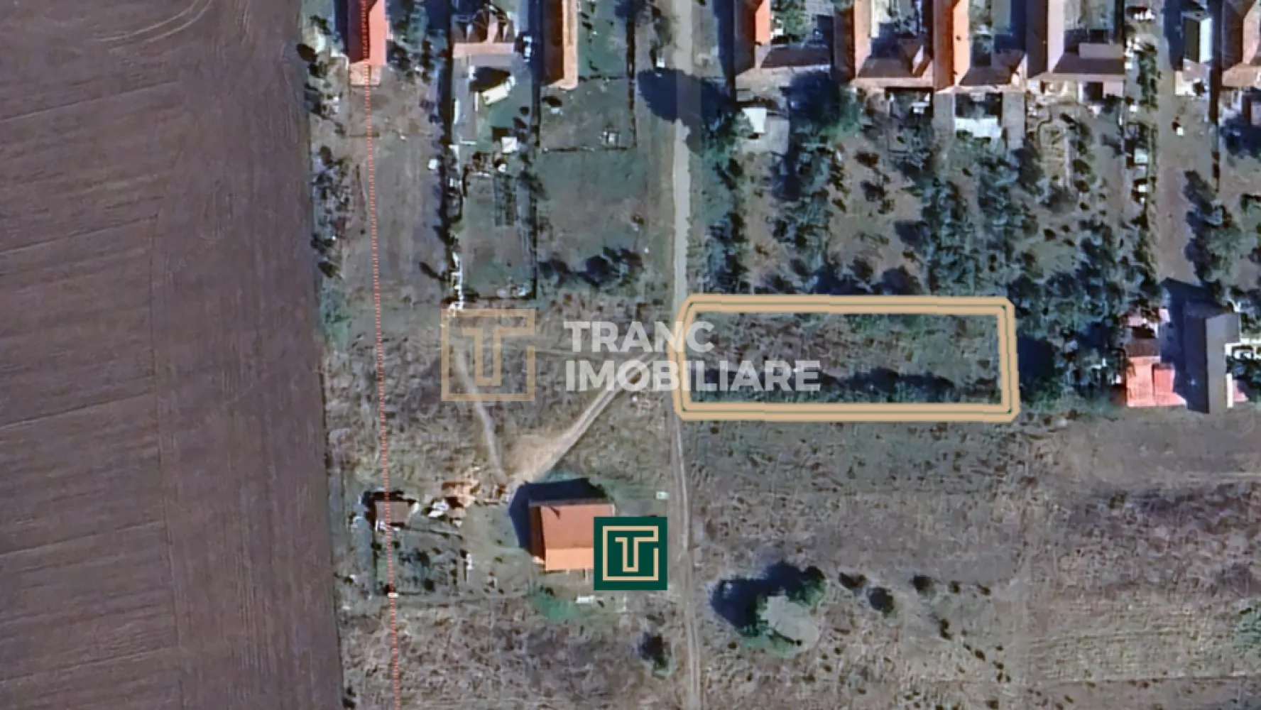 Teren intravilan de vânzare în Aluniș, județul Arad - Teren intravilan de vânzare în Aluniș, județul Arad – oportunitate excelentă pentru investiție sau construcția casei tale!

Îți dorești un loc liniștit, aproape de natură, dar suficient de accesibil pentru a construi casa visurilor tale? Acest teren intravilan din localitatea Aluniș, județul Arad, este alegerea ideală pentru tine.

Proprietatea are o suprafață totală de 1.199 mp și un front stradal generos de 20 ml, oferind suficient spațiu pentru construirea unei locuințe moderne cu curte, grădină și chiar zonă de relaxare sau foișor. Terenul este situat la doar 60 de metri de strada principală, având acces facil, dar păstrând în același timp liniștea și intimitatea unei zone retrase.

Poziționarea sa este ideală pentru cei care caută un echilibru între confortul vieții la țară și accesul rapid către oraș. În zonă se află alte locuințe noi, utilitățile sunt ușor accesibile, iar drumul de acces este practicabil în orice anotimp.

Indiferent dacă ești investitor sau dorești să construiești casa ta într-un cadru natural și liniștit, acest teren reprezintă o oportunitate excelentă cu potențial real de dezvoltare.

Contactează-ne pentru mai multe detalii și programează o vizionare – locul perfect pentru viitorul tău te așteaptă în Aluniș!