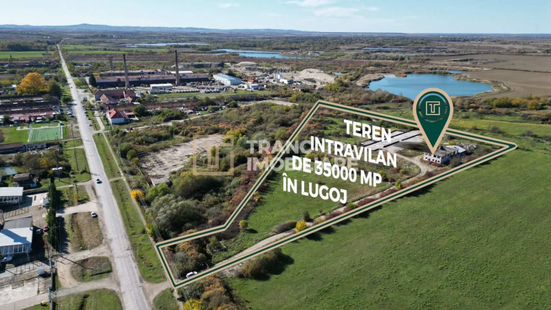 Teren strategic de 35.000 mp cu destinație industrială, rezidențială sau mixtă - Ideal pentru hale industriale, logistică, cartier rezidențial, hotel sau dezvoltări mixte

Se vinde un teren intravilan cu o suprafață de aproximativ 35.000 mp, amplasat strategic pe strada Herendeștiului, la doar 50 m de intersecția cu strada Bocșei. Proprietatea dispune de 38 m front stradal la drum asfaltat.

Terenul beneficiază de un drum de acces pietruit, proprietate privată, construit perpendicular pe drumul principal, ceea ce facilitează accesul camioanelor și utilajelor grele până în partea din spate a terenului. Categoria de folosință include 5.200 mp curți-construcții și 29.800 mp arabil, ceea ce oferă flexibilitate maximă pentru orice strategie de dezvoltare, industrială, logistică, rezidențială sau comercială.
Pe teren există construcții vechi ce pot fi demolate (platforme betonate, hală, structuri din boltari), menționate în cartea funciară astfel: parcare betonată de 200 mp, hală de producție de 488 mp, platformă de 143 mp și platformă de 2.143 mp. Sunt prezente și aproximativ 400 mp de construcții din boltari nefinisați. Terenul dispune de curent electric până în spate, iar utilitățile se află la limita proprietății: apă, gaz și canalizare (rețea din spate până la stradă).

Zona este într-o etapă puternică de dezvoltare. La doar 500 m, Primăria Lugoj construiește un parc public. Noua centură care va conecta Lugojul la autostrada Lugoj – Caransebeș – Filiași va ridica semnificativ valoarea terenurilor din zonă și va oferi acces logistic direct pentru viitoarele investiții.
Lugoj beneficiază de 0% șomaj, având mii de angajați în companii precum Autoliv, Hella sau Schiffer. Orașul are tradiție industrială solidă și o forță de muncă disponibilă, stabilă și calificată, ceea ce reprezintă un avantaj major pentru companiile noi din zonă.

Pe lângă dezvoltările industriale și logistice, proprietatea este excelentă și pentru dezvoltări rezidențiale sau proiecte mixte. Suprafața mare, utilitățile apropiate și infrastructura în curs de modernizare permit construcția unui cartier rezidențial modern, a unui ansamblu cu locuințe + servicii sau chiar a unui hotel dedicat zonei industriale, util pentru companii, delegați, logistică și mobilitatea forței de muncă. Se pretează și la proiecte comerciale, centre de distribuție, centre corporate sau facilități multifuncționale.

Terenul este intravilan și necesită realizarea PUZ-ului în funcție de destinația dorită sau se poate construi in functie de ce apare deja in CF.

Este o oportunitate excelentă pentru dezvoltatori, companii industriale, investitori logistici sau firme care doresc să construiască hale, birouri, locuințe, hotel sau un întreg proiect urbanistic într-o zonă strategică și în plină expansiune.

Sunați ACUM! Investiția perfectă este în fața dumneavoastră. Contactați-ne și rezervați-o cât încă este disponibilă!