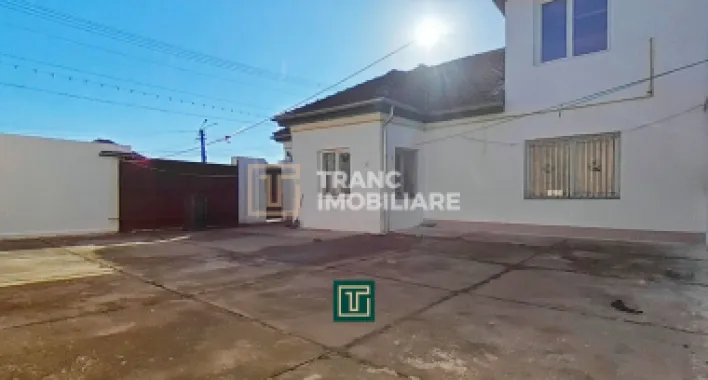 Clădire cu 10 camere în Aradul Nou – ideală pentru investiție/afaceri