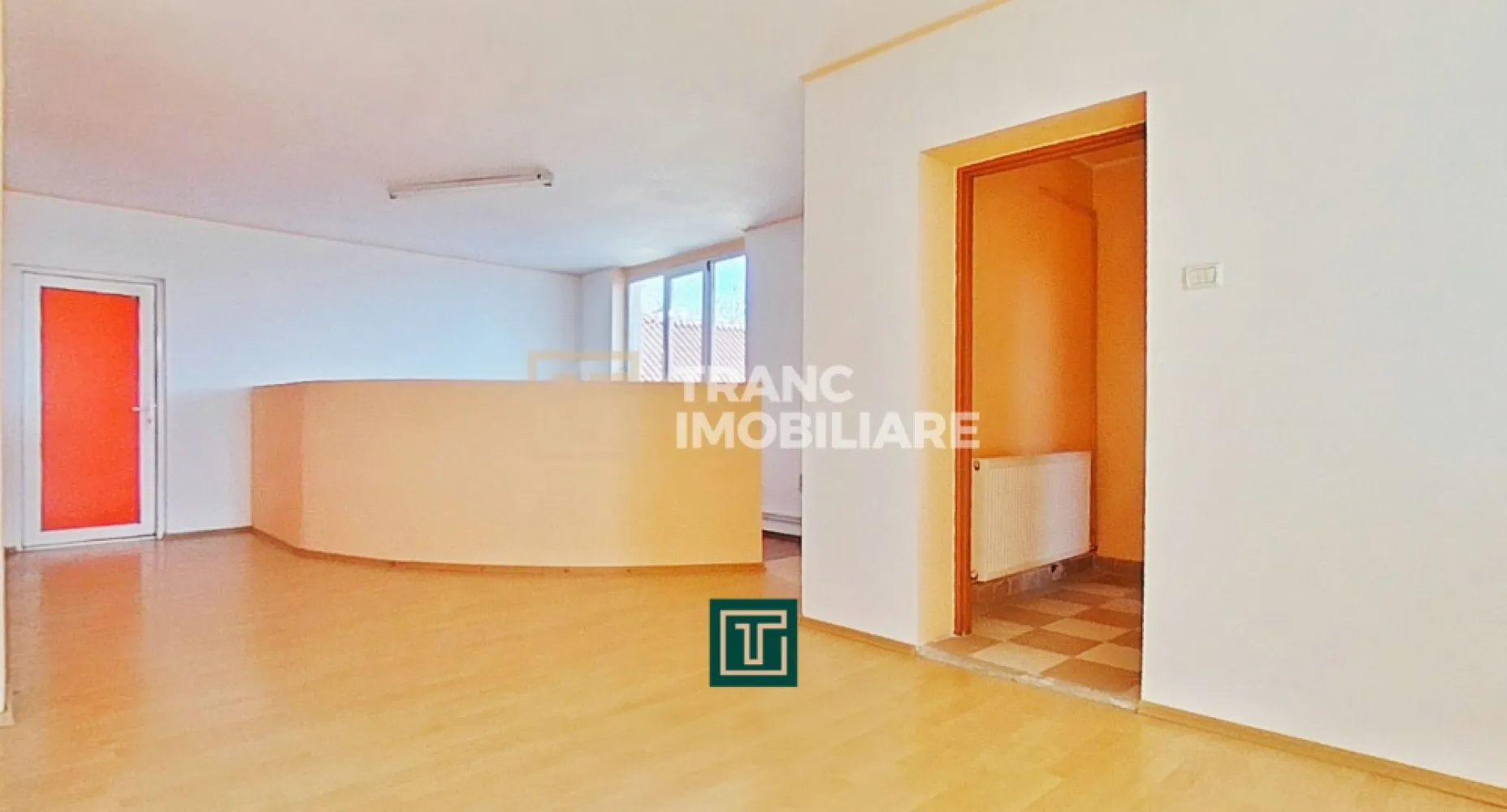 Clădire cu 10 camere în Aradul Nou – ideală pentru investiție/afaceri