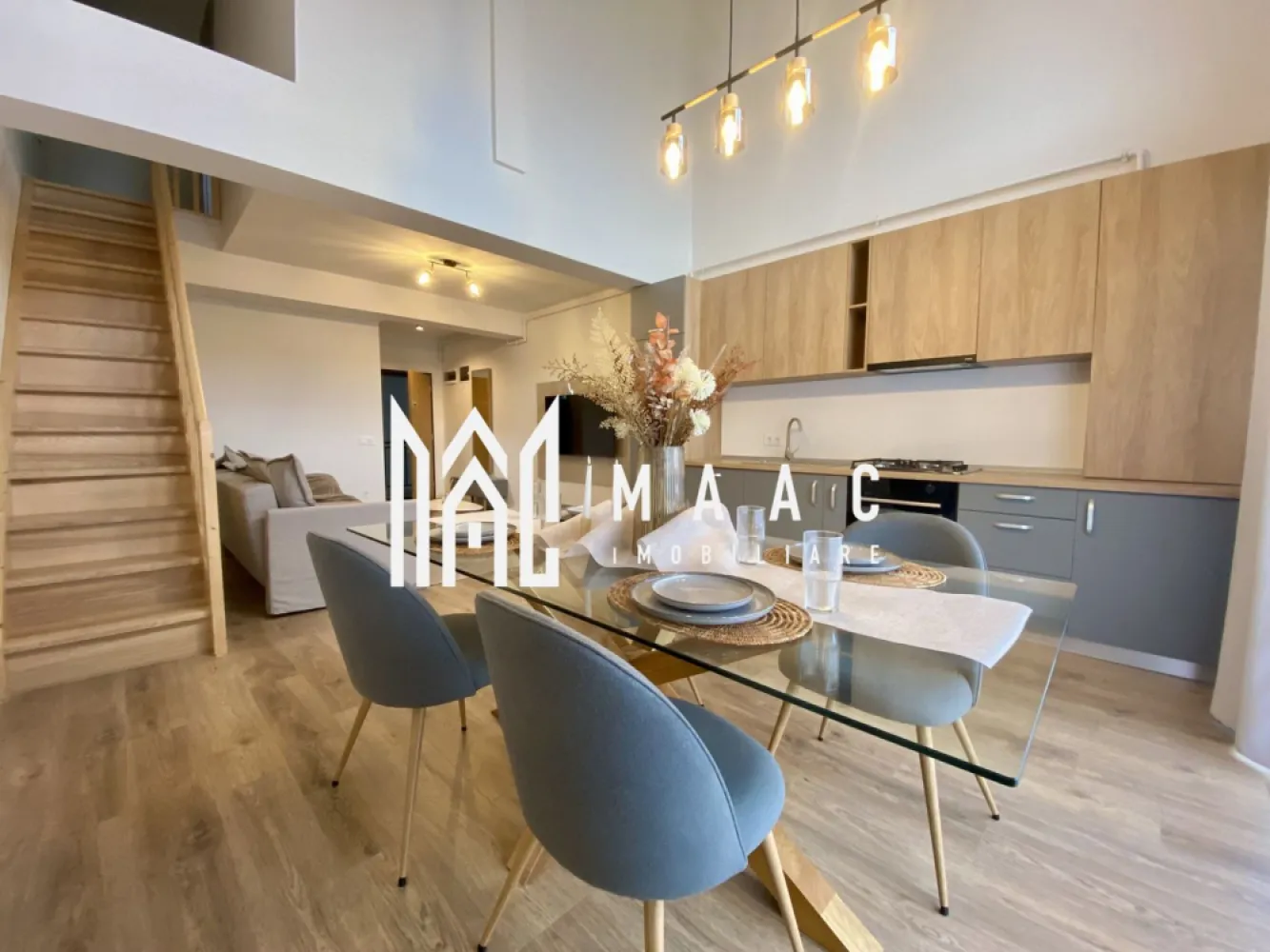 Apartament 2 camere | Etaj 2 | Balcon | Mobilat si utilat - MAAC Imobiliare va prezinta un apartament cu 2 camere, decomandat – Cartier Da Vinci Homes, Sibiu. Caracteristici: Suprafață utilă: 55.43 mp Compartimentare decomandată: Living cu ieșire pe balcon Dormitor matrimonial Hol Baie complet echipată Balcon de 7.63 mp: Orientare sudică pentru lumină naturală pe tot parcursul zilei Hidroizolație și sistem de drenaj Dotări premium: Încălzire în pardoseală Izolație eficientă cu vată bazaltică Balcon și casa scării finisate la cheie, cu granit și sticlă securizată Design arhitectural distinctiv Predare exact ca în poze – mobilat și utilat complet, gata de mutare Facilități Ocupare teritorială redusă: doar 25% construcție, restul fiind spații verzi 45% spații verzi amenajate 4 locuri de joacă pentru copii și teren de fotbal pentru activități recreative. Parcare inclusă: Acces facil către principalele puncte de interes: 4 minute până în Zona Industrială Vest 4 minute de Metro 15 minute de Centrul Istoric al Sibiului Un loc de parcare privat este inclus în preț. Pentru mai multe detalii precizati telefonic ca ati vazut anuntul cu ID: CP2302039 }}