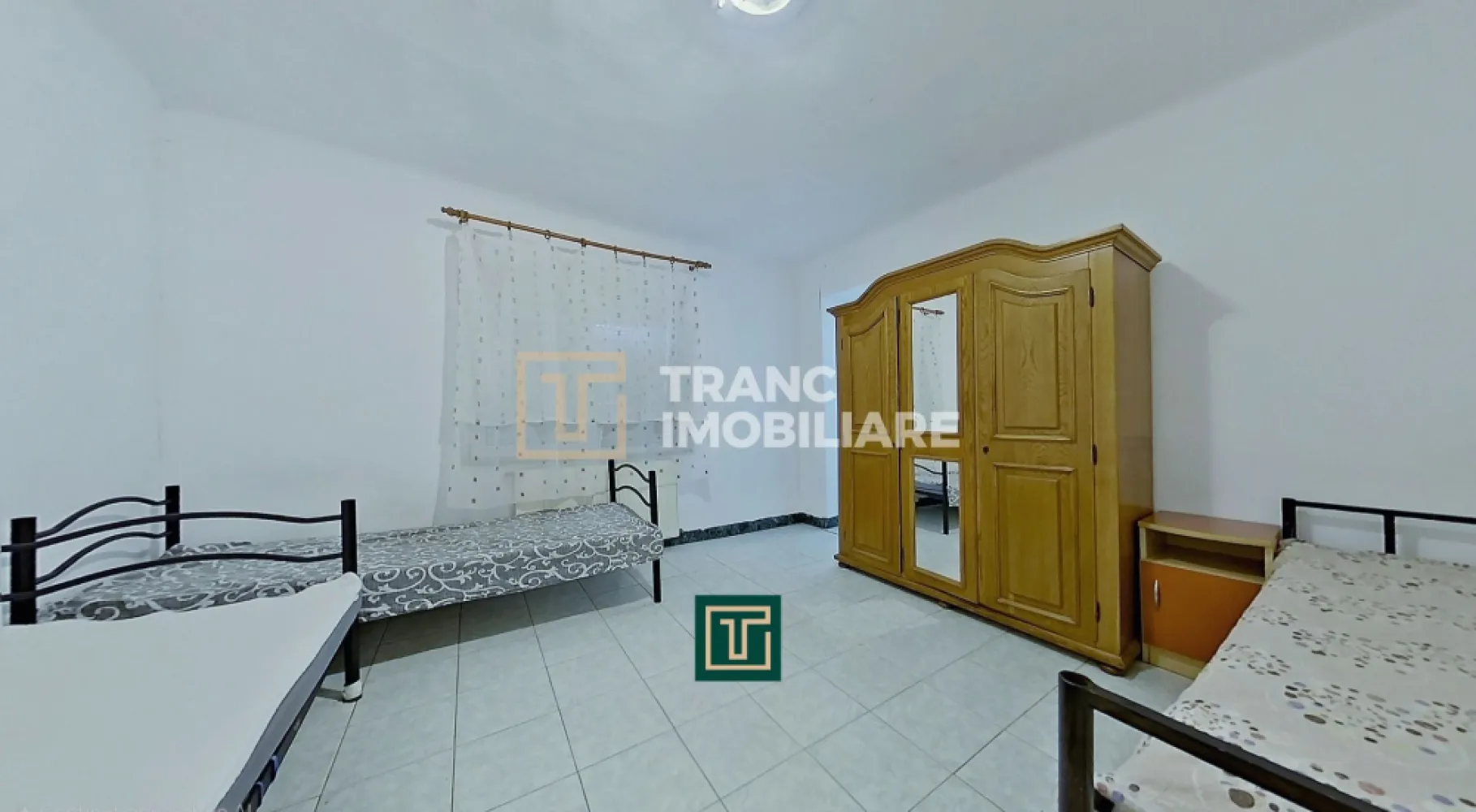 Clădire cu 10 camere în Aradul Nou – ideală pentru investiție/afaceri