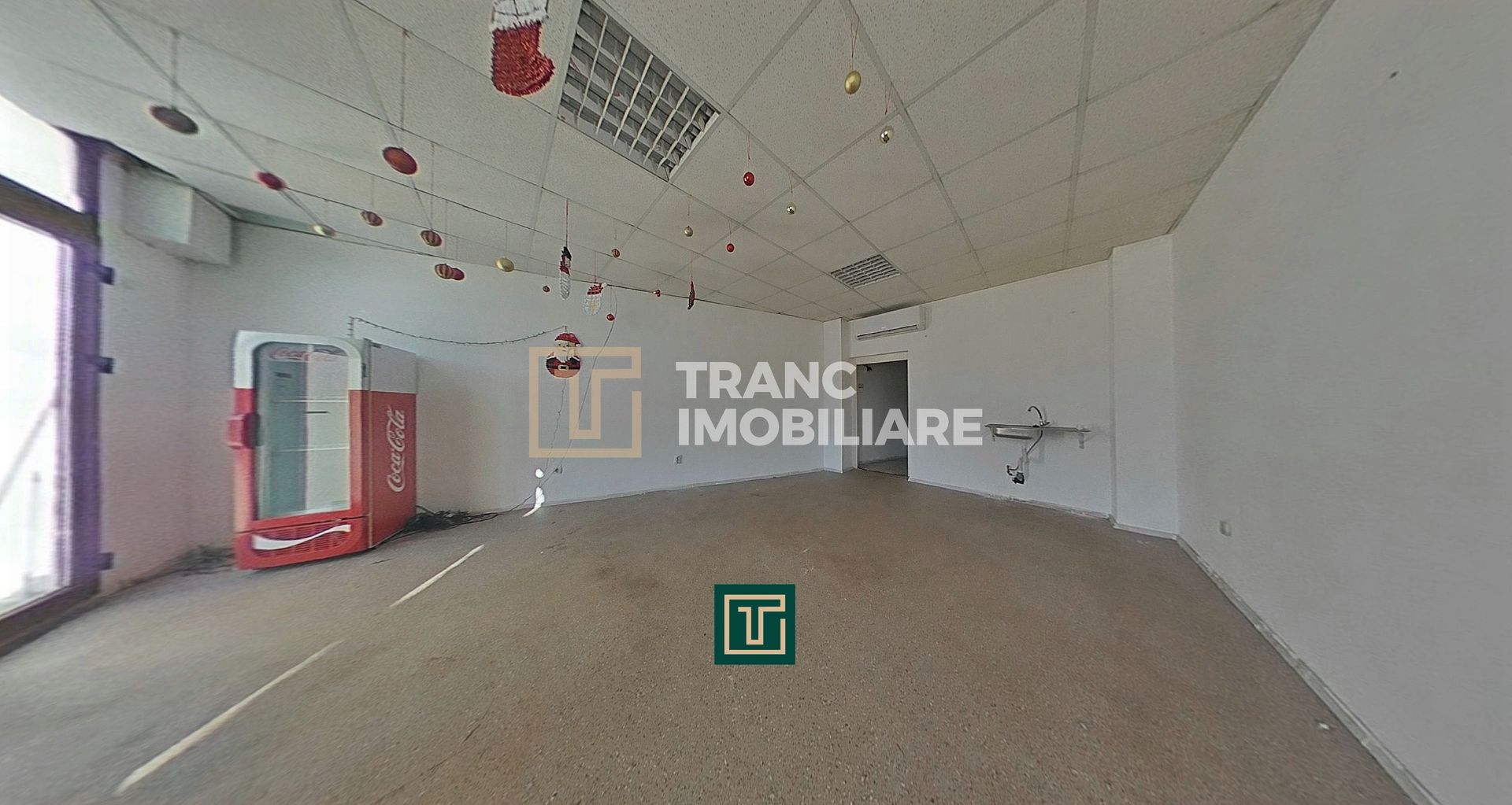 Spațiu comercial de închiriat – Vad excelent în Piața Catedralei, Arad