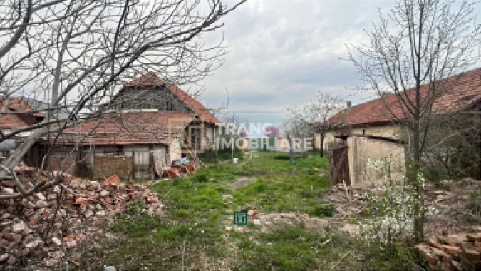 Teren intravilan generos de vânzare în Recaș