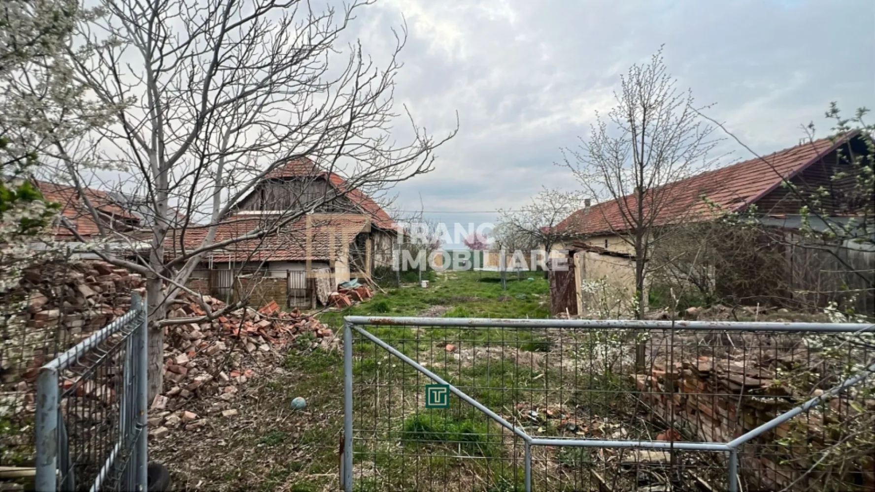 Teren intravilan generos de vânzare în Recaș
