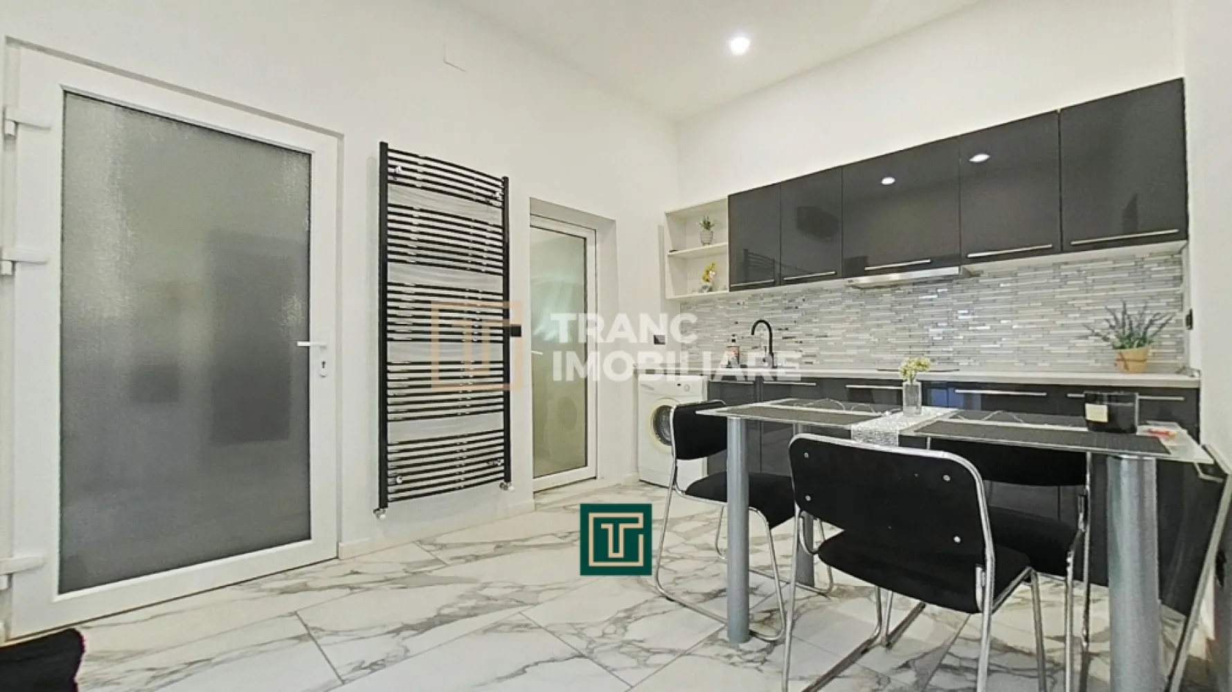 Apartament modern cu 2 camere de închiriat – Bulevardul Revoluției, Arad