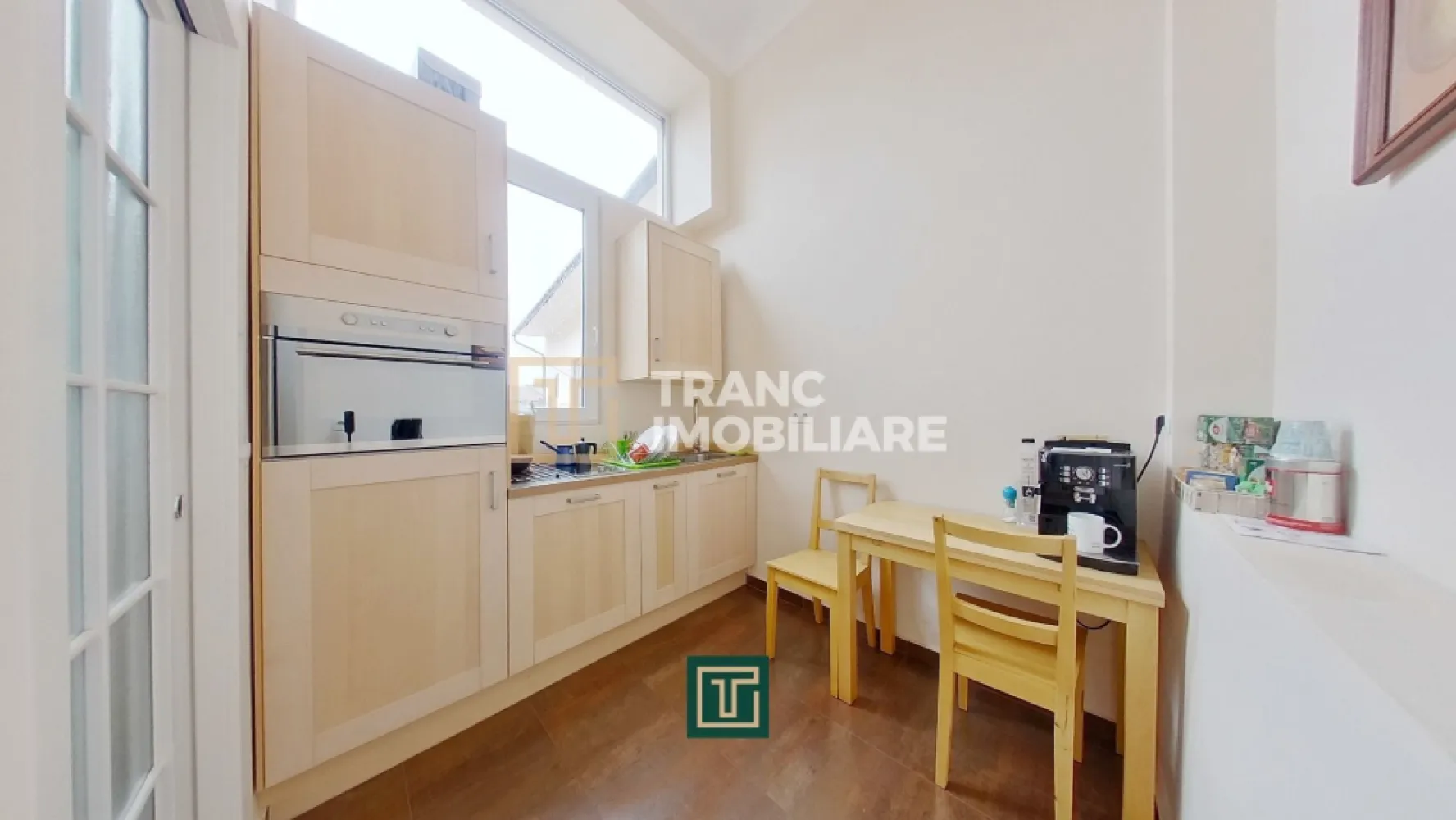 Apartament cu personalitate cu 2 camere cu terasă în centrul Aradului