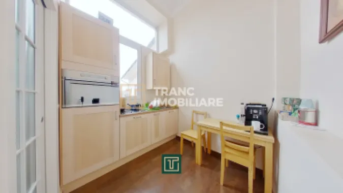 Apartament cu personalitate cu 2 camere cu terasă în centrul Aradului