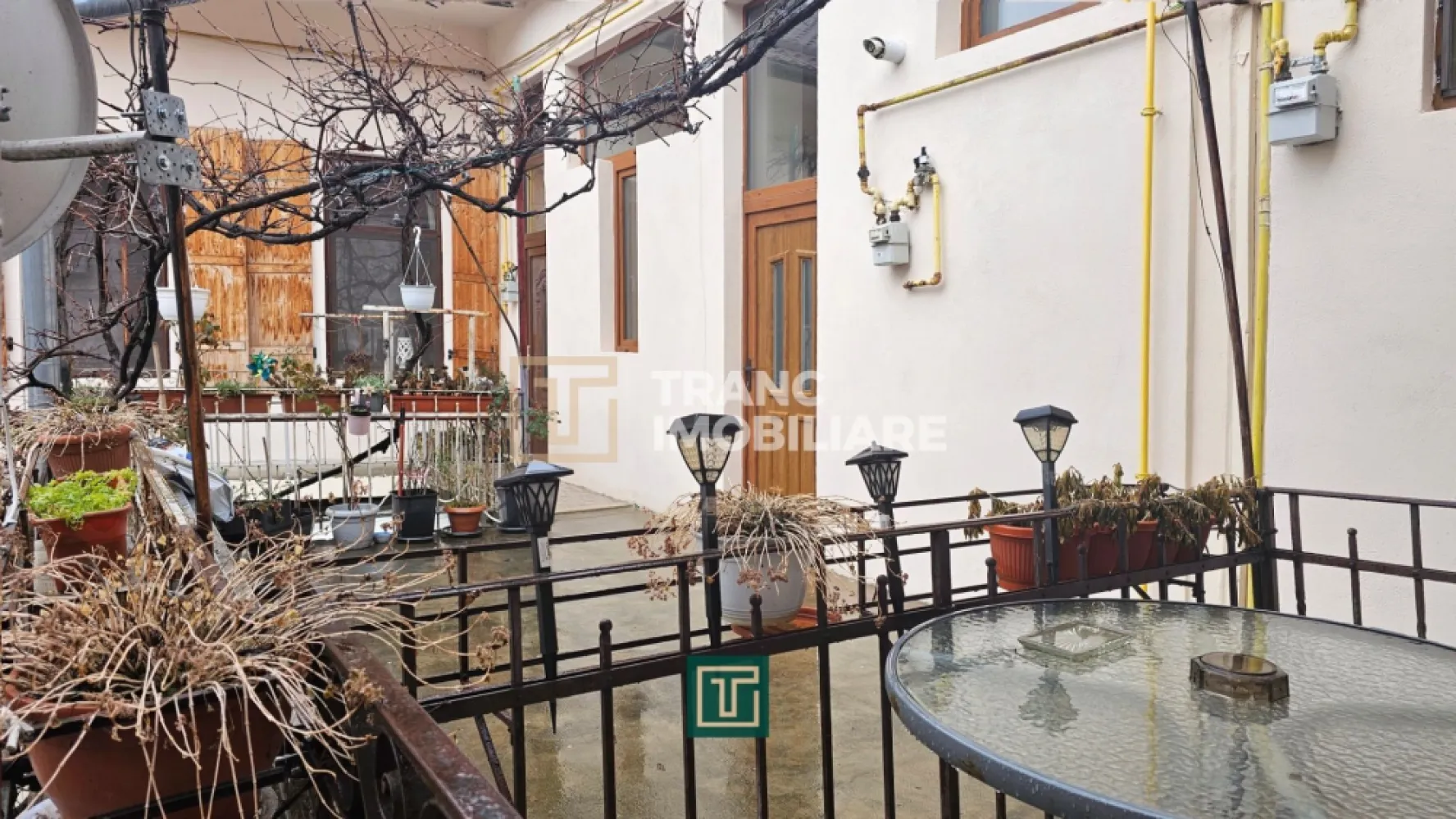 Apartament cu personalitate cu 2 camere cu terasă în centrul Aradului