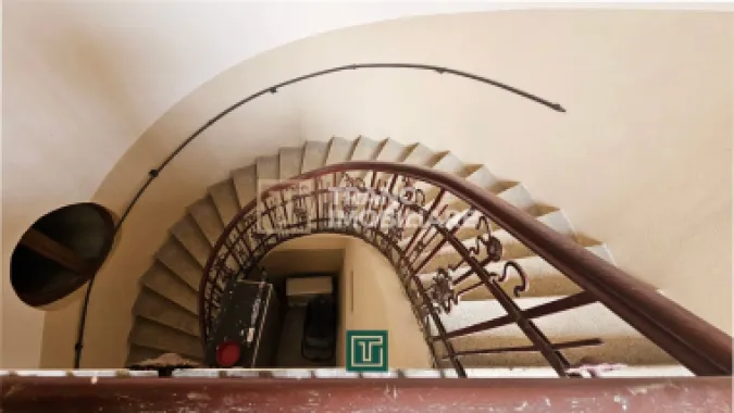 Apartament cu personalitate cu 2 camere cu terasă în centrul Aradului