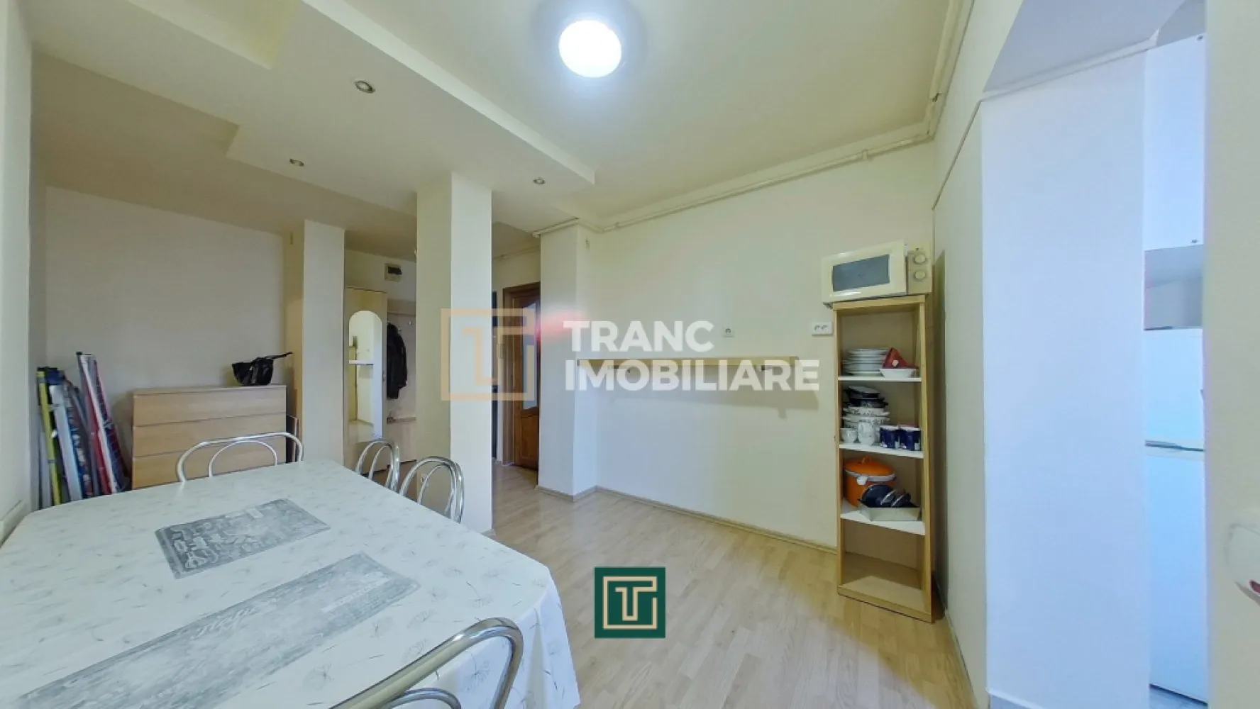Apartament spatios cu 2 camere la et 2 la Podgoria