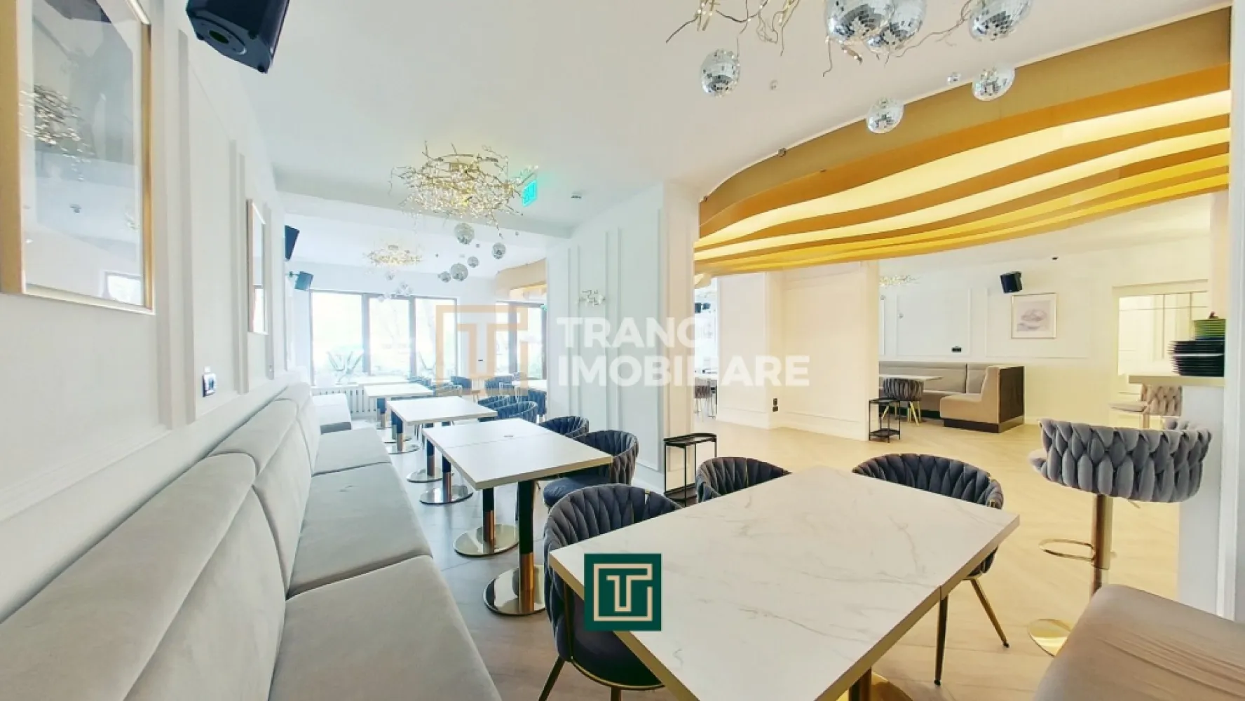 Afacere la cheie de vânzare – restaurant/cafenea, zonă centrală, Timișoara - Îți prezentăm o oportunitate excelentă de business în centrul orașului Timișoara – o afacere la cheie, pregătită pentru operare imediată, cu potențial ridicat în domeniul HoReCa.

Spațiul este situat la parter, pe un singur nivel, chiar vis-a-vis de Centrul Regional de Afaceri Timișoara, într-o zonă cu trafic intens și vizibilitate excelentă. Dispune de o suprafață utilă de 157 mp (184 mp construiți) și este compartimentat în 4 încăperi, 2 băi și o sală de restaurant, oferind un flux optim pentru desfășurarea activității.

Afacerea a fost complet renovată în 2025 și se vinde mobilată și utilată modern, incluzând aparatură profesională (aparat de cafea, vitrine), veselă, decoruri pentru evenimente și un mic stoc de băuturi. Toate avizele și autorizațiile sunt active, iar spațiul este echipat cu sistem de alarmă și supraveghere video.

Un mare avantaj este faptul că noul proprietar poate începe activitatea imediat. În plus, există posibilitatea amenajării unei terase în fața locației (închiriabilă de la primărie), mesele și scaunele fiind deja disponibile.

Spațiul beneficiază de curent monofazic și trifazic, centrală termică pe gaz, aer condiționat, fiind pregătit pentru orice tip de activitate.

Chirie lunară spațiu: 2650 EUR

O alegere ideală pentru antreprenorii care caută un business funcțional, într-o zonă premium, cu potențial real de profit.