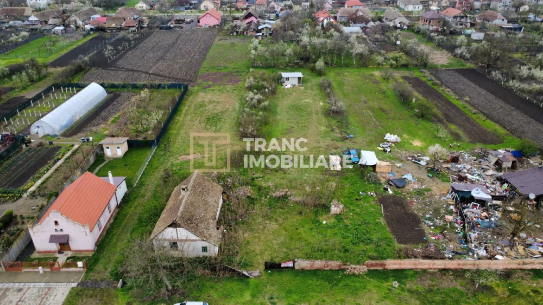 Teren intravilan 3.593 mp de vânzare în Parța