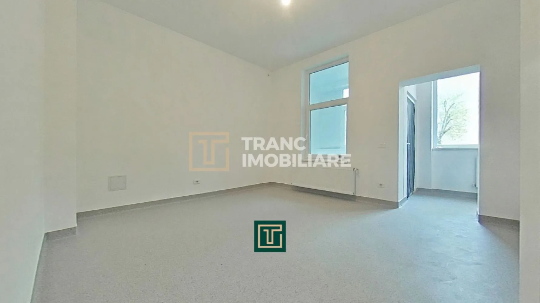 Spațiu comercial de închiriat, renovat recent – zonă centrală, lângă Piața Mică, - Vă propunem spre închiriere un spațiu comercial generos, situat la parter, într-o zonă centrală excelentă din Arad, chiar în apropiere de Piața Mică – o locație cu trafic pietonal intens și vizibilitate foarte bună pentru orice tip de activitate.

Spațiul are o suprafață utilă de 103 mp (152 mp construiți) și este compartimentat eficient în 4 camere, 2 băi, 2 spații de depozitare și un coridor, oferind flexibilitate în organizare și utilizare.

Renovat recent în 2024, imobilul este primitor, îngrijit și pregătit pentru desfășurarea imediată a activității. Dispune de centrală termică pe gaz și calorifere metalice, asigurând confort termic și costuri de întreținere eficiente.

Datorită compartimentării și poziționării, spațiul este ideal pentru o varietate de activități: cabinet de analize, clinică dentară, birouri, sală de cursuri sau chiar spațiu de producție ușoară.

Zona este un mare avantaj, fiind aproape de spitalul municipal, magazine, hypermarketuri, cafenele și alte puncte de interes, ceea ce asigură un flux constant de potențiali clienți.

Un spațiu versatil, într-o locație premium – alegerea potrivită pentru dezvoltarea afacerii tale!
