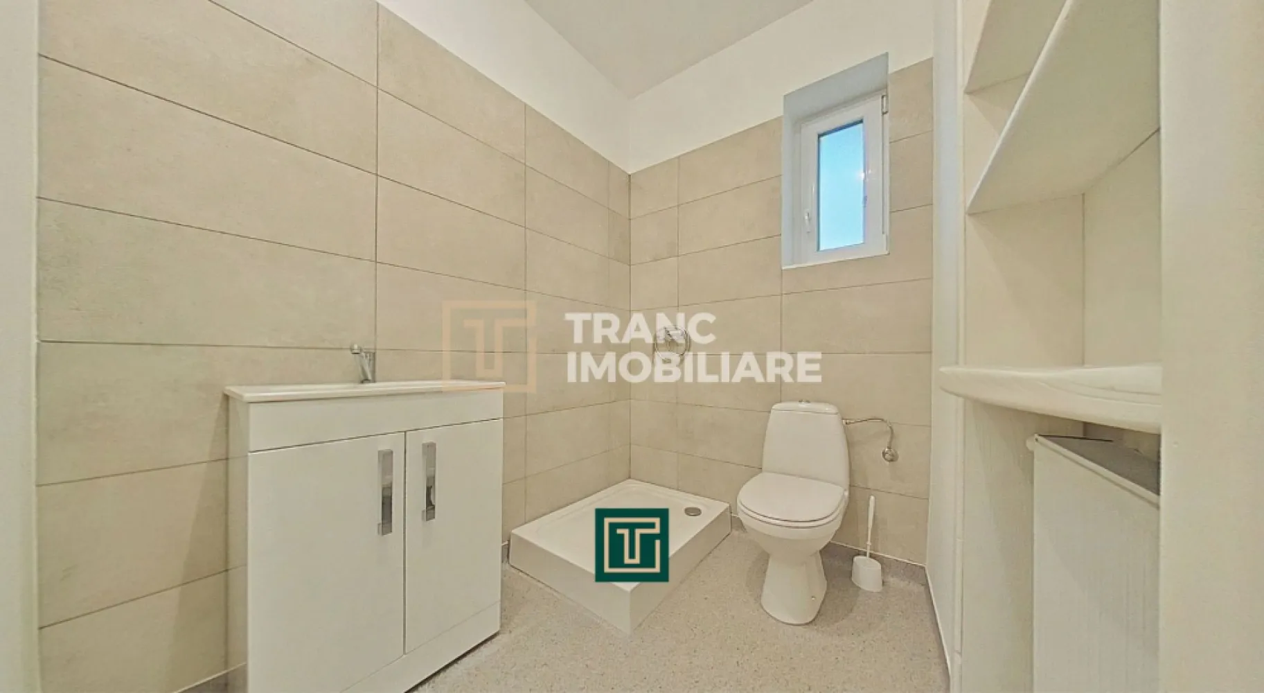 Spațiu comercial de închiriat, renovat recent – zonă centrală, lângă Piața Mică,