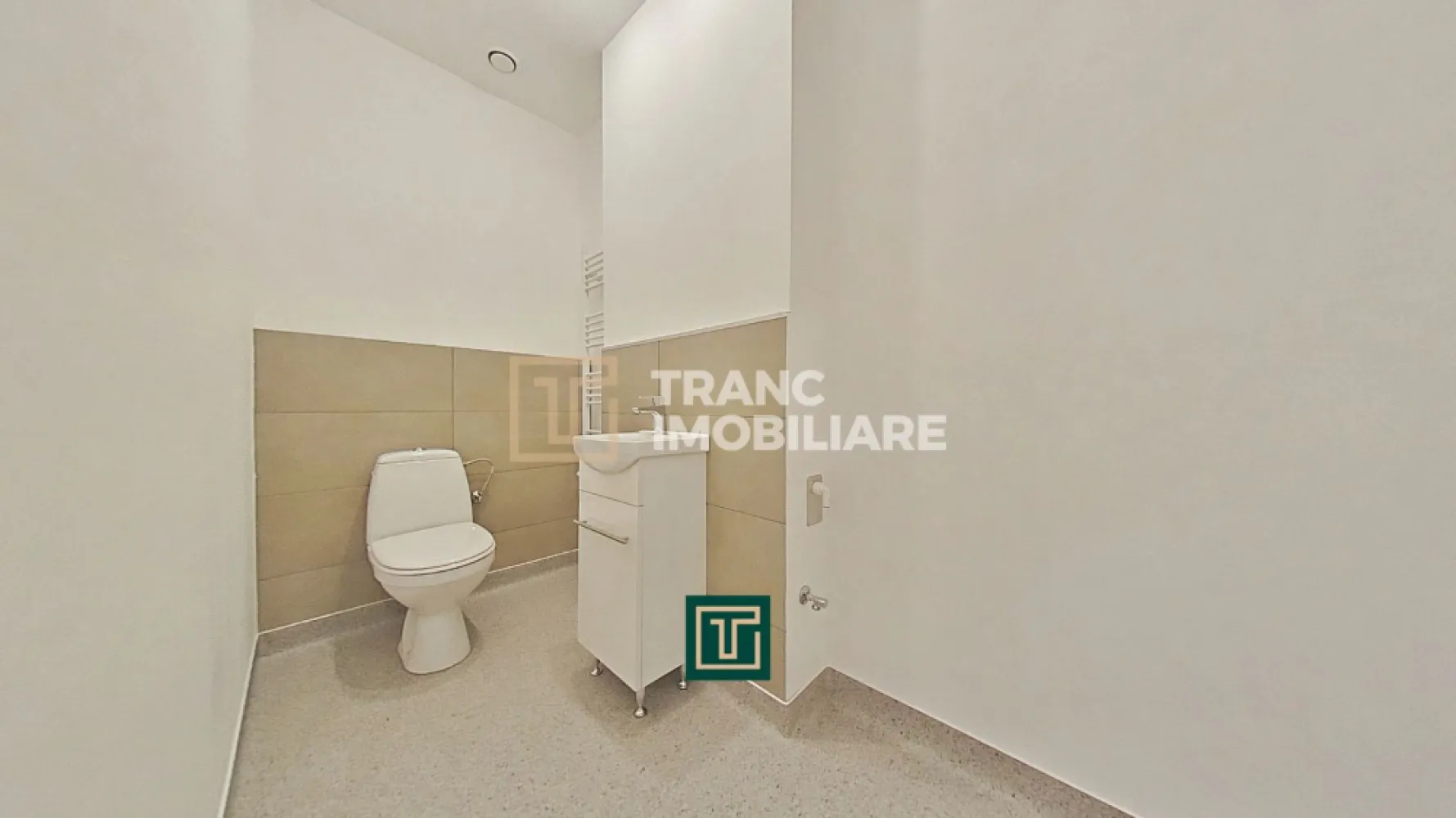 Spațiu comercial de închiriat, renovat recent – zonă centrală, lângă Piața Mică,