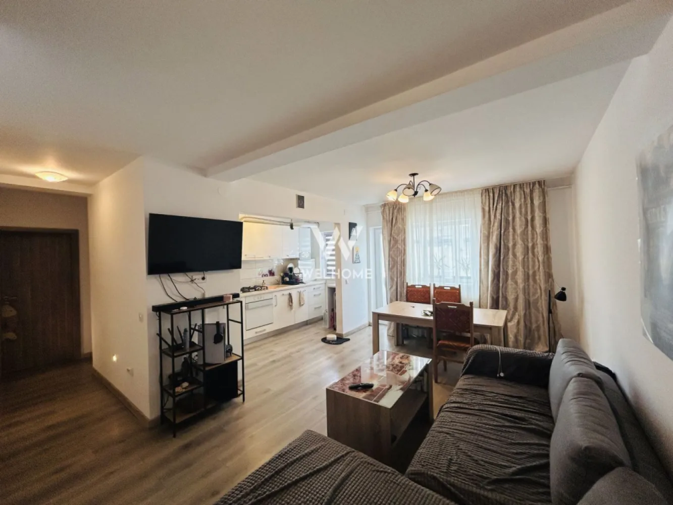 Apartament 3 camere IDEAL INVESTITIE – Cartierul Arhitecților - Apartament cu 3 camere, situat pe strada Daniel Renard, la parterul unui bloc construit în 2015, foarte bine izolat termic.
– Suprafață utilă: 60 mp
– Compartimentare practică: 2 dormitoare, living cu bucătărie open-space, baie, hol, balcon
– Boxă în pod și loc de parcare propriu, chiar în fața balconului
– Se vinde complet mobilat și utilat: mobilier Naturlich, bucătărie din MDF, parchet 12 mm pentru trafic intens, spoturi cu senzori pe hol, centrală termică în condensare
– Electrocasnice incluse: mașină de spălat rufe, mașină de spălat vase, frigider, TV LED
– Apartamentul este închiriat și se poate prelua cu chiriași (investiție gata pregătită) sau eliberat pentru locuire personală
– Zonă liniștită, în dezvoltare, aproape de transport public, magazine, grădinițe, Lidl, Kaufland și biserică
– Liber de sarcini, disponibil imediat

Preț: 115.000 €
Telefon: 0756 094 405