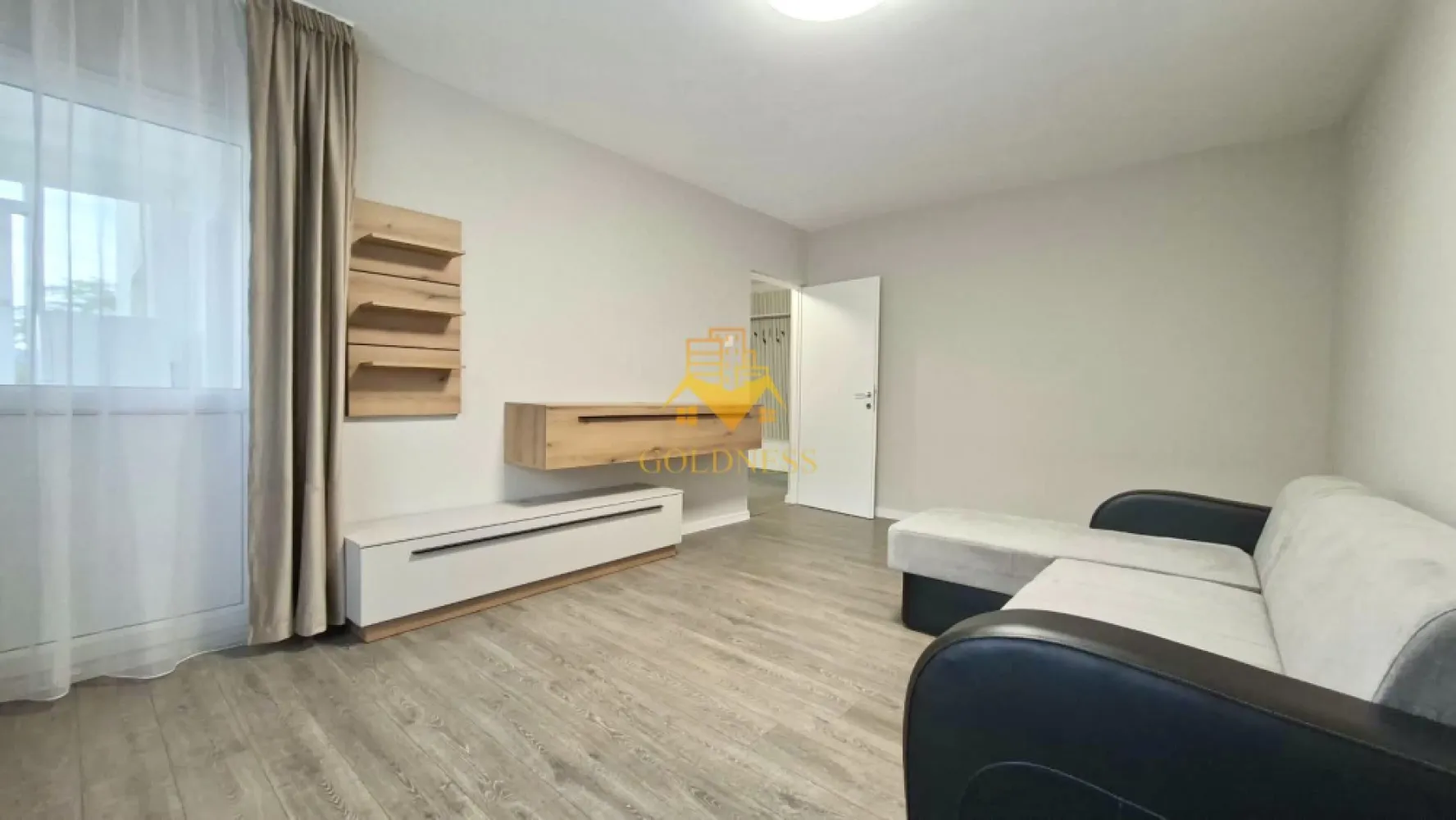 2 camere decomandate,Prima Inchiriere.Aleea Godeanu, Profi, Gheorgheni - GOLDNESS Imobiliare vă propune spre închiriere un apartament cu camere complet mobilat și utilat, la etajul într-un imobil de etaje, în Cartierul Gheorgheni.
Posibiliatete de parcare in zona!
Se află în apropierea stațiilor de transport în comun, magazine, restaurante, spații verzi, farmacii, etc. 

Apartamentul este compartimentat astfel:
 - dormitor cu pat matrimonial, comoda tv, noptiere
- living cu canapea extensibila, comoda tv
 - bucatarie complet utilată și mobilată, loc de servit masa 
 - baie cu dus walk-in, calorifer port prosop și dulap pentru depozitare.
 - balcon de 5 mp si hol cu dressing, pantofar.

Imobilul este dotat cu toate cele necesare- centrală proprie, frigider, aragaz, hotă, mașină de spălat haine si vase,televizor, etc. 

Dacă sunteți interesați de acest apartament și doriți să îl vizionați, dar și pentru alte oferte nu ezitați să ne contactați telefonic sau prin e-mail. Vă stăm la dispoziție!
Pentru intermediere se percepe un comision de 50% din prețul chiriei!