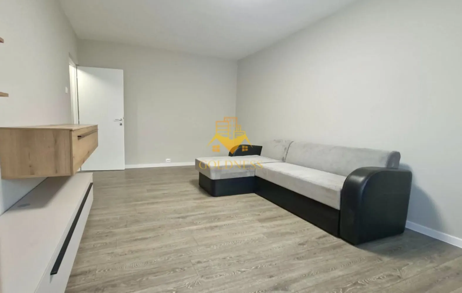 2 camere decomandate,Prima Inchiriere.Aleea Godeanu, Profi, Gheorgheni - GOLDNESS Imobiliare vă propune spre închiriere un apartament cu camere complet mobilat și utilat, la etajul într-un imobil de etaje, în Cartierul Gheorgheni.
Posibiliatete de parcare in zona!
Se află în apropierea stațiilor de transport în comun, magazine, restaurante, spații verzi, farmacii, etc. 

Apartamentul este compartimentat astfel:
 - dormitor cu pat matrimonial, comoda tv, noptiere
- living cu canapea extensibila, comoda tv
 - bucatarie complet utilată și mobilată, loc de servit masa 
 - baie cu dus walk-in, calorifer port prosop și dulap pentru depozitare.
 - balcon de 5 mp si hol cu dressing, pantofar.

Imobilul este dotat cu toate cele necesare- centrală proprie, frigider, aragaz, hotă, mașină de spălat haine si vase,televizor, etc. 

Dacă sunteți interesați de acest apartament și doriți să îl vizionați, dar și pentru alte oferte nu ezitați să ne contactați telefonic sau prin e-mail. Vă stăm la dispoziție!
Pentru intermediere se percepe un comision de 50% din prețul chiriei!