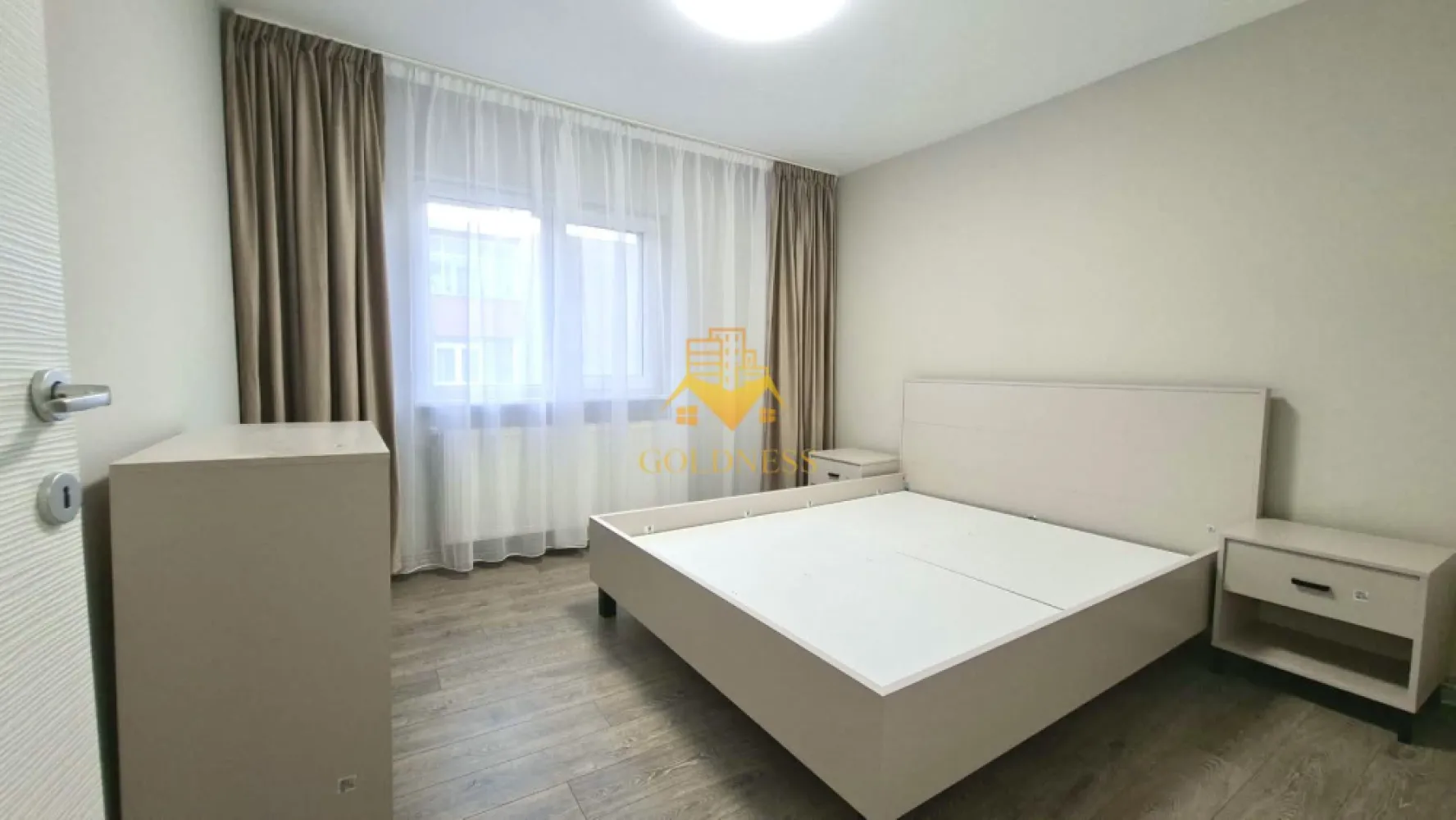 2 camere decomandate,Prima Inchiriere.Aleea Godeanu, Profi, Gheorgheni - GOLDNESS Imobiliare vă propune spre închiriere un apartament cu camere complet mobilat și utilat, la etajul într-un imobil de etaje, în Cartierul Gheorgheni.
Posibiliatete de parcare in zona!
Se află în apropierea stațiilor de transport în comun, magazine, restaurante, spații verzi, farmacii, etc. 

Apartamentul este compartimentat astfel:
 - dormitor cu pat matrimonial, comoda tv, noptiere
- living cu canapea extensibila, comoda tv
 - bucatarie complet utilată și mobilată, loc de servit masa 
 - baie cu dus walk-in, calorifer port prosop și dulap pentru depozitare.
 - balcon de 5 mp si hol cu dressing, pantofar.

Imobilul este dotat cu toate cele necesare- centrală proprie, frigider, aragaz, hotă, mașină de spălat haine si vase,televizor, etc. 

Dacă sunteți interesați de acest apartament și doriți să îl vizionați, dar și pentru alte oferte nu ezitați să ne contactați telefonic sau prin e-mail. Vă stăm la dispoziție!
Pentru intermediere se percepe un comision de 50% din prețul chiriei!