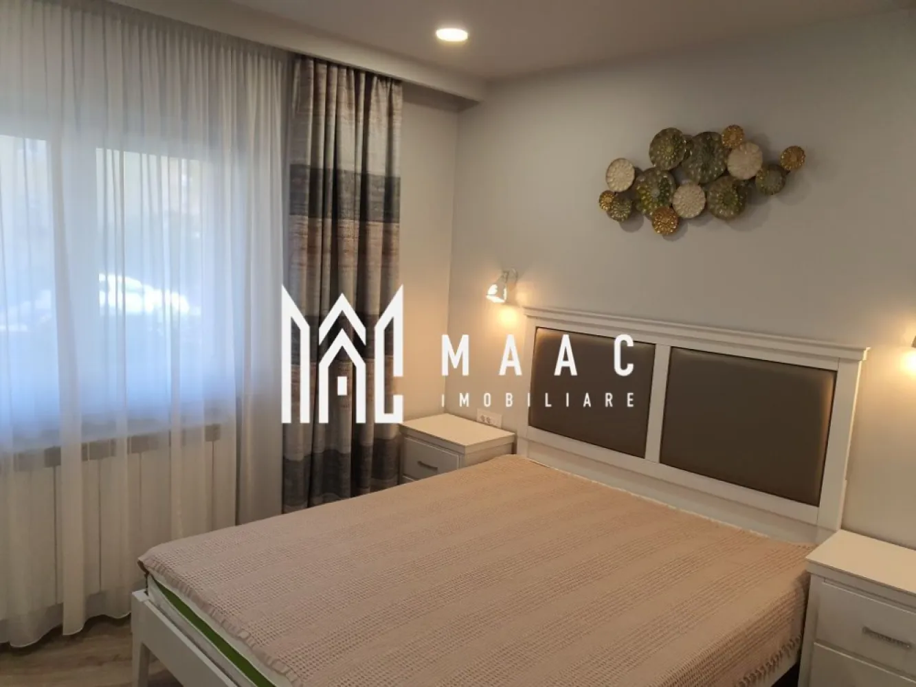 Apartament 3 camere I Balcon I Zona Garii - MAAC imobiliare va propune un apartament cu 3 camere, situat în zona Gării, care vă oferă tot ce aveți nevoie pentru un trai relaxat, chiar în inima orașului. Împărțirea spațioasă și luminoasă creează o atmosferă primitoare, iar vecinătatea Gării face ca accesul în orice colț al Sibiului să fie rapid și ușor. Indiferent că sunteți un cuplu activ sau o familie care caută un loc de închiriat, acest apartament vă va cuceri! Apartamnrul va fi disponibil cu data de 05.02.2025 Ce oferă apartamentul: 3 camere generoase, pline de lumină naturală Un living ideal pentru serile liniștite acasă Dormitoare confortabile, perfecte pentru odihnă Bucătărie complet echipată și spațioasă Baie modernă, renovată Beneficii: Locație excelentă, aproape de toate punctele importante ale orașului Acces rapid la transportul în comun, supermarketuri și restaurante Atmosferă calmă și primitoare, perfectă pentru relaxare. Pentru detalii suplimentare sau pentru a programa o vizionare,specificati telefonic ca a-ti vazut anuntul cu ID:CP2295925 }}