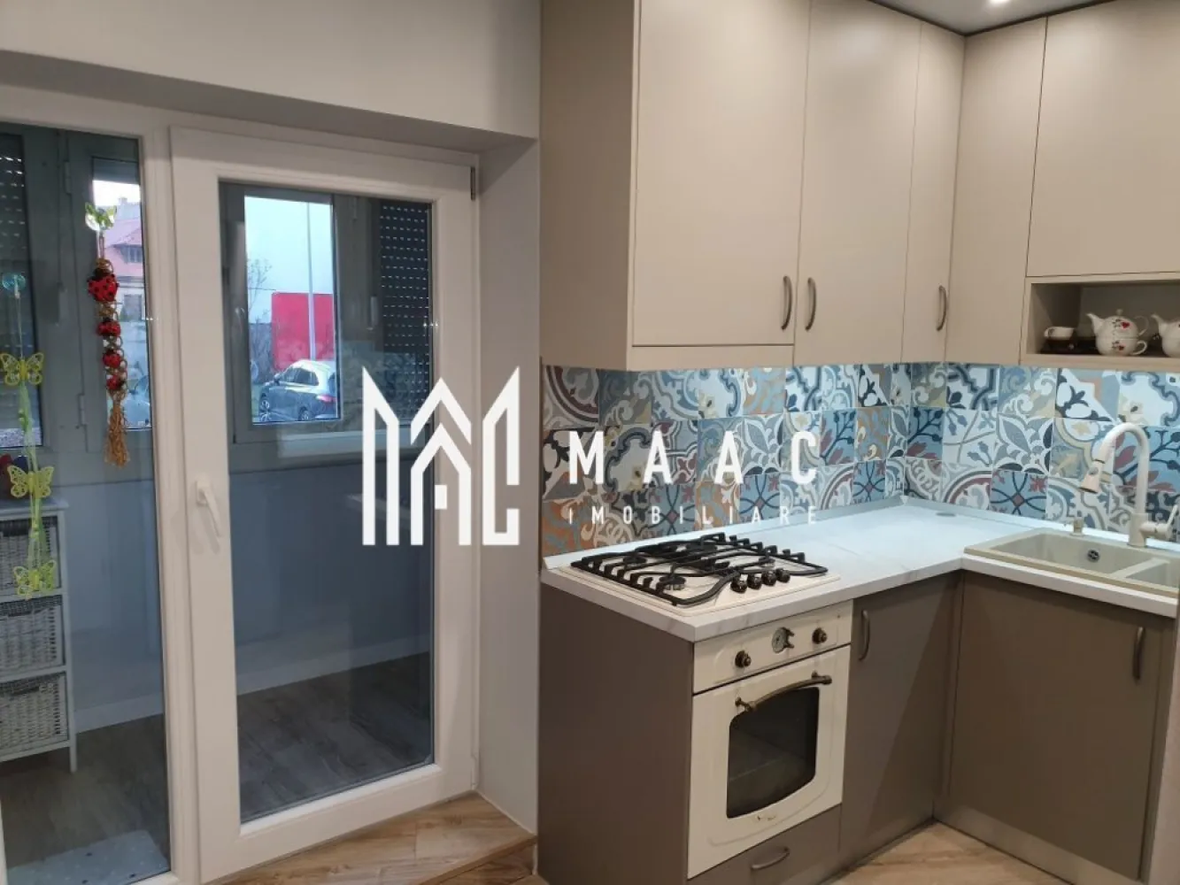 Apartament 3 camere I Balcon I Zona Garii - MAAC imobiliare va propune un apartament cu 3 camere, situat în zona Gării, care vă oferă tot ce aveți nevoie pentru un trai relaxat, chiar în inima orașului. Împărțirea spațioasă și luminoasă creează o atmosferă primitoare, iar vecinătatea Gării face ca accesul în orice colț al Sibiului să fie rapid și ușor. Indiferent că sunteți un cuplu activ sau o familie care caută un loc de închiriat, acest apartament vă va cuceri! Apartamnrul va fi disponibil cu data de 05.02.2025 Ce oferă apartamentul: 3 camere generoase, pline de lumină naturală Un living ideal pentru serile liniștite acasă Dormitoare confortabile, perfecte pentru odihnă Bucătărie complet echipată și spațioasă Baie modernă, renovată Beneficii: Locație excelentă, aproape de toate punctele importante ale orașului Acces rapid la transportul în comun, supermarketuri și restaurante Atmosferă calmă și primitoare, perfectă pentru relaxare. Pentru detalii suplimentare sau pentru a programa o vizionare,specificati telefonic ca a-ti vazut anuntul cu ID:CP2295925 }}