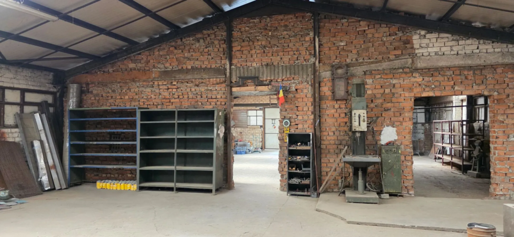 Hală de închiriat Sector 3 – Șos. Industriilor – 290 mp