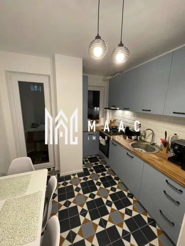 Apartament 2 camere I Decomandat I Loc de parcare I Turnisor - Va propunem spre vanzare un apartament de 2 camere decomandat situat la etajul 3/4 situat in zona Alma-Turnisor. Apartamentul dispune de un living generos și luminos, o bucătărie complet mobilată și utilată cu electrocasnice moderne, un dormitor primitor și elegant, o baie spațioasă cu finisaje premium și un balcon de 6 mp, perfect pentru momentele de relaxare. Avantaje și facilități: Localizare excelentă, aproape de magazine, transport în comun și sală de fitness Zonă liniștită și sigură, ideală pentru familii și cupluri Acces rapid la toate facilitățile esențiale Apartament mobilat cu gust și atenție la detalii Recomandare: Această proprietate este alegerea perfectă pentru cei care doresc să îmbine modernitatea cu confortul, într-o zonă în plină dezvoltare. Este ideală atât pentru locuință personală, cât și pentru investiție, având un potențial ridicat de închiriere datorită poziției și dotărilor. MAAC Imobiliare – Partenerul tău de încredere în găsirea locuinței perfecte! ID: CP2295778 }}